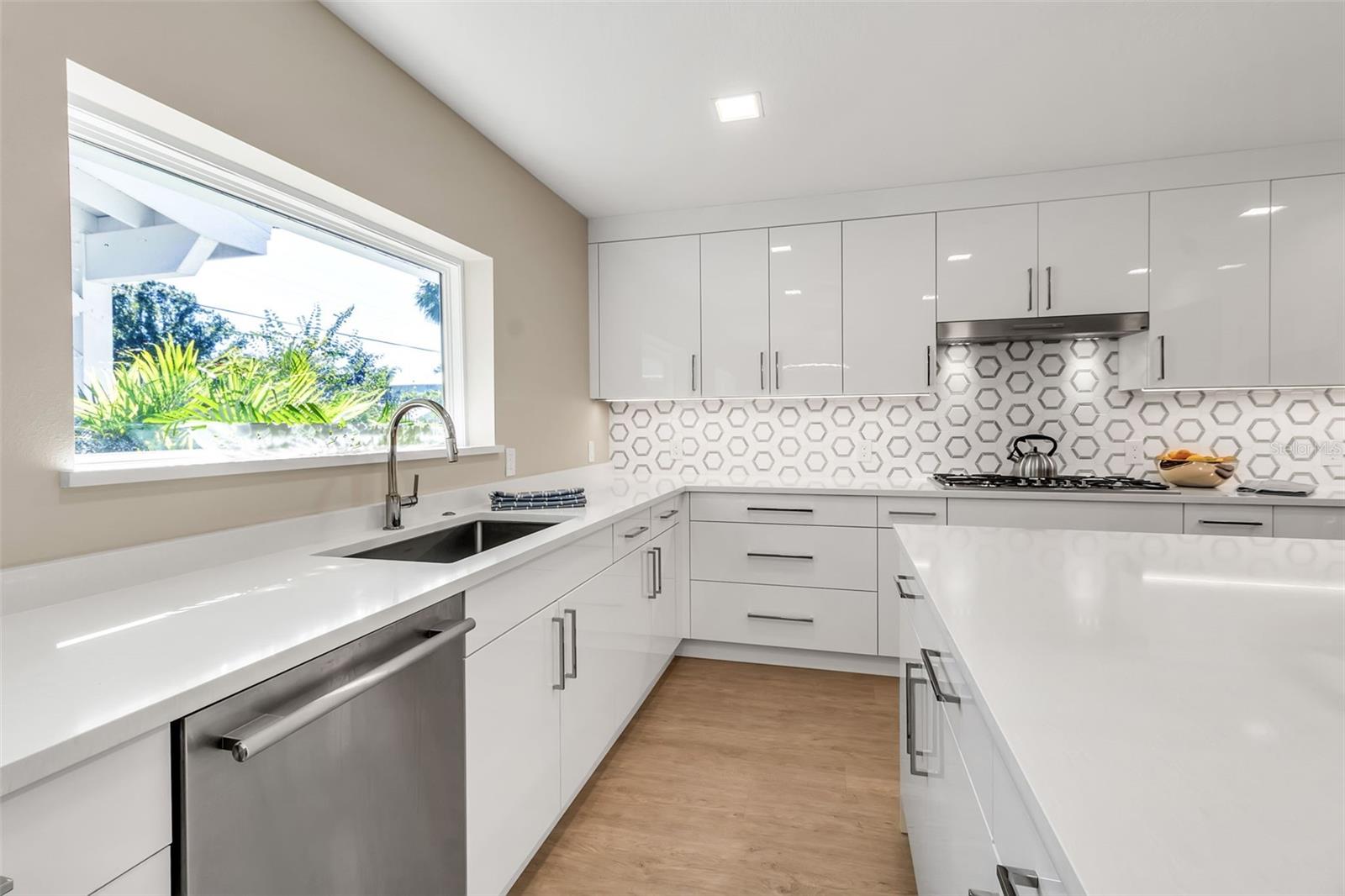 1621 PINE BAY DR, SARASOTA, FL, 34231