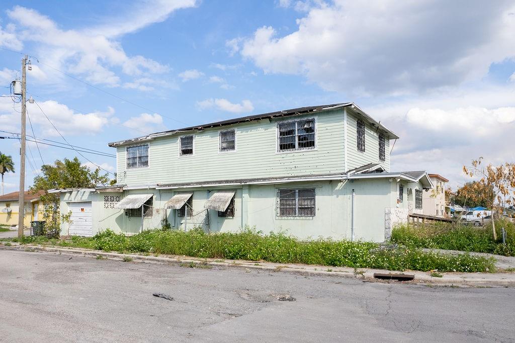 TB8422032 Property Photo