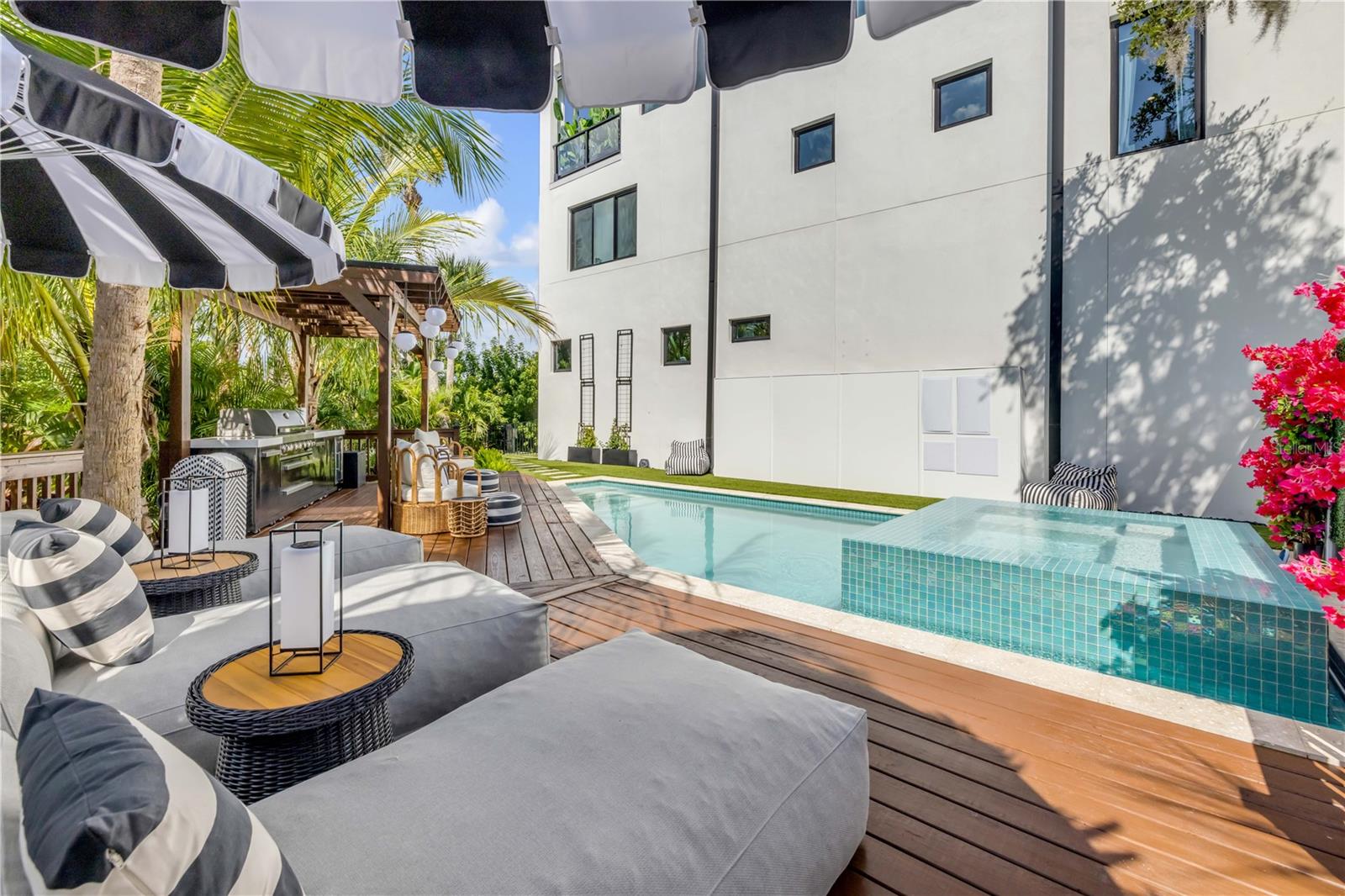 NS1085836 Property Photo