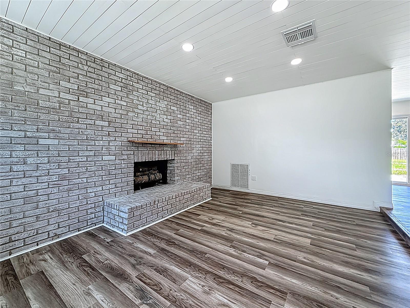 4060 30TH ST N, ST PETERSBURG, FL, 33714