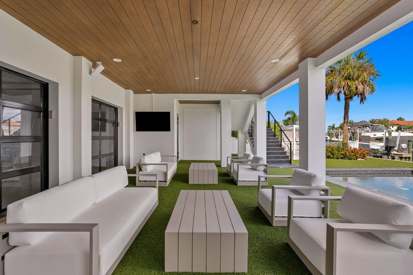 TB8422091 Property Photo