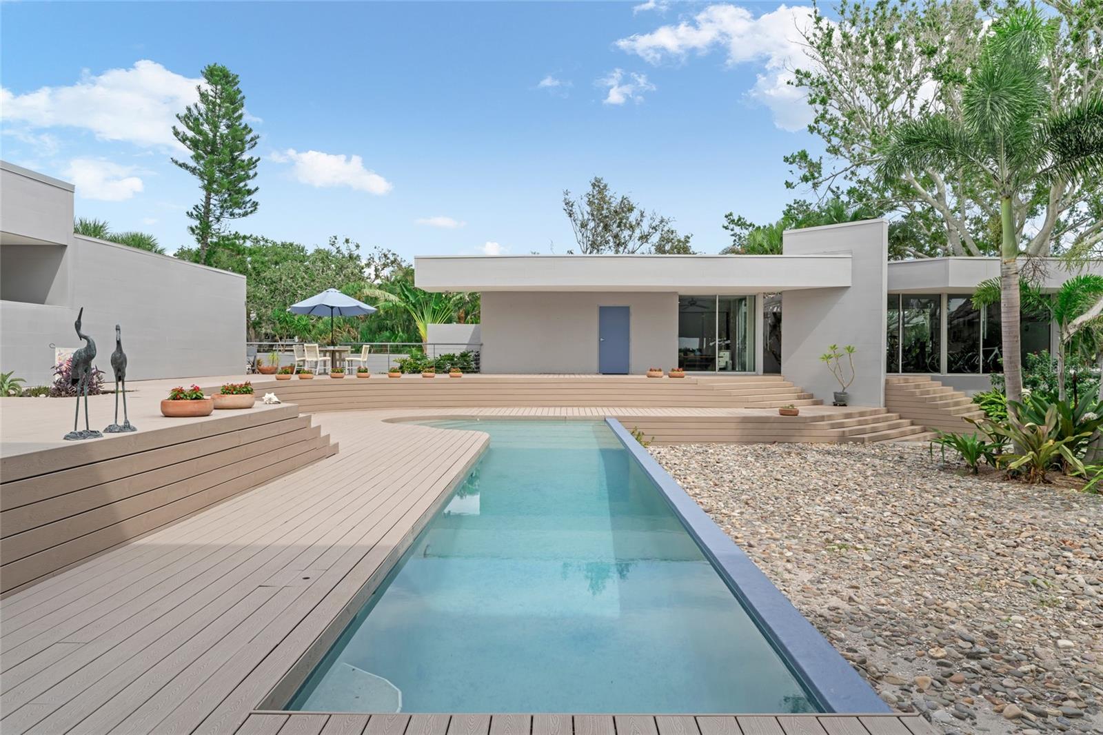 TB8422194 Property Photo