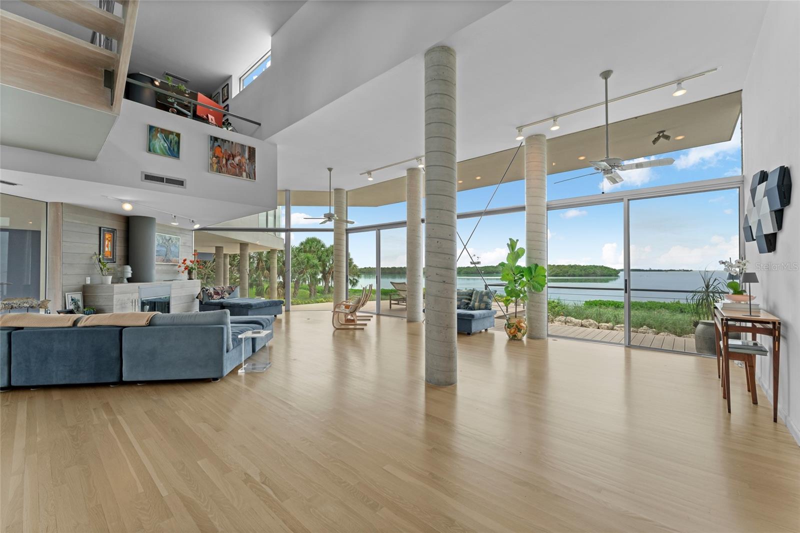 TB8422194 Property Photo