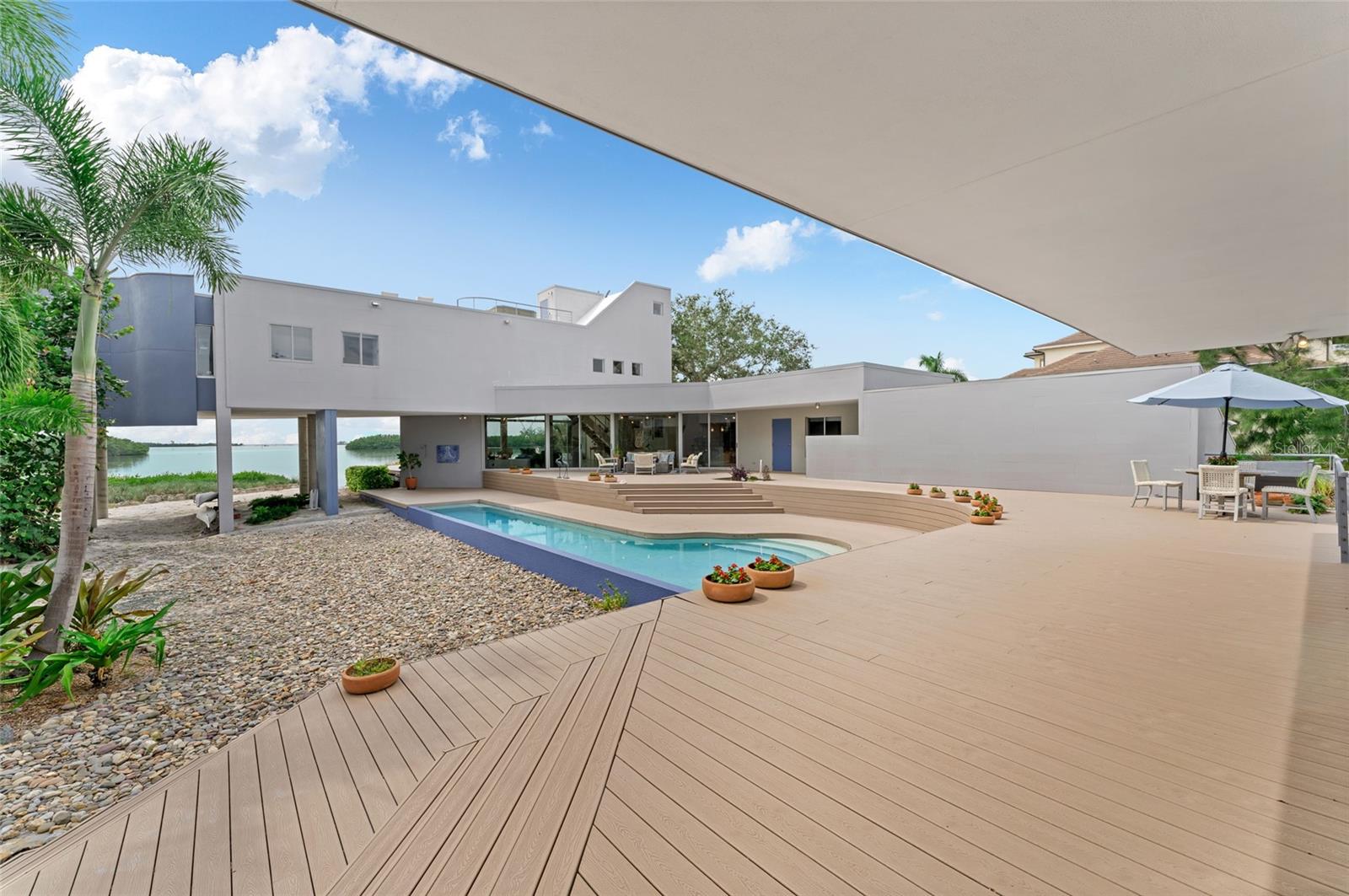 TB8422194 Property Photo