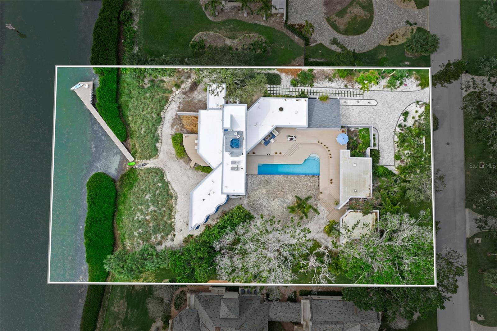 TB8422194 Property Photo