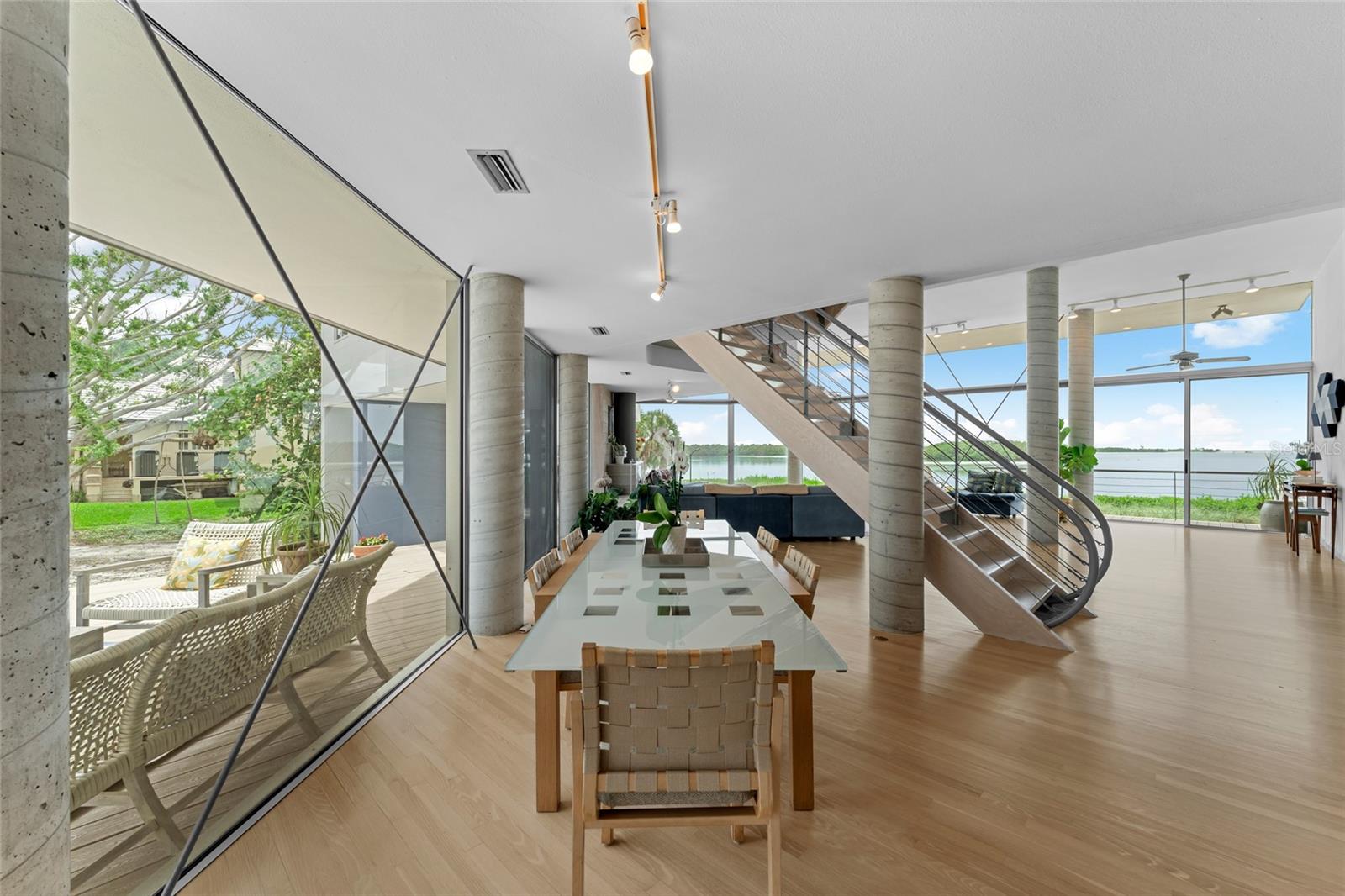 TB8422194 Property Photo