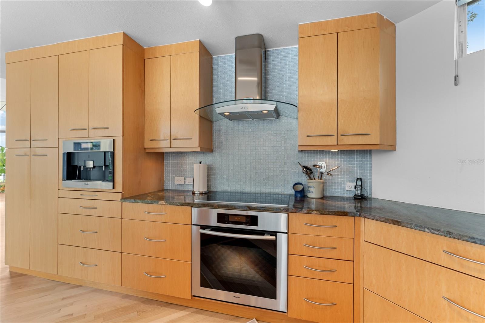 TB8422194 Property Photo