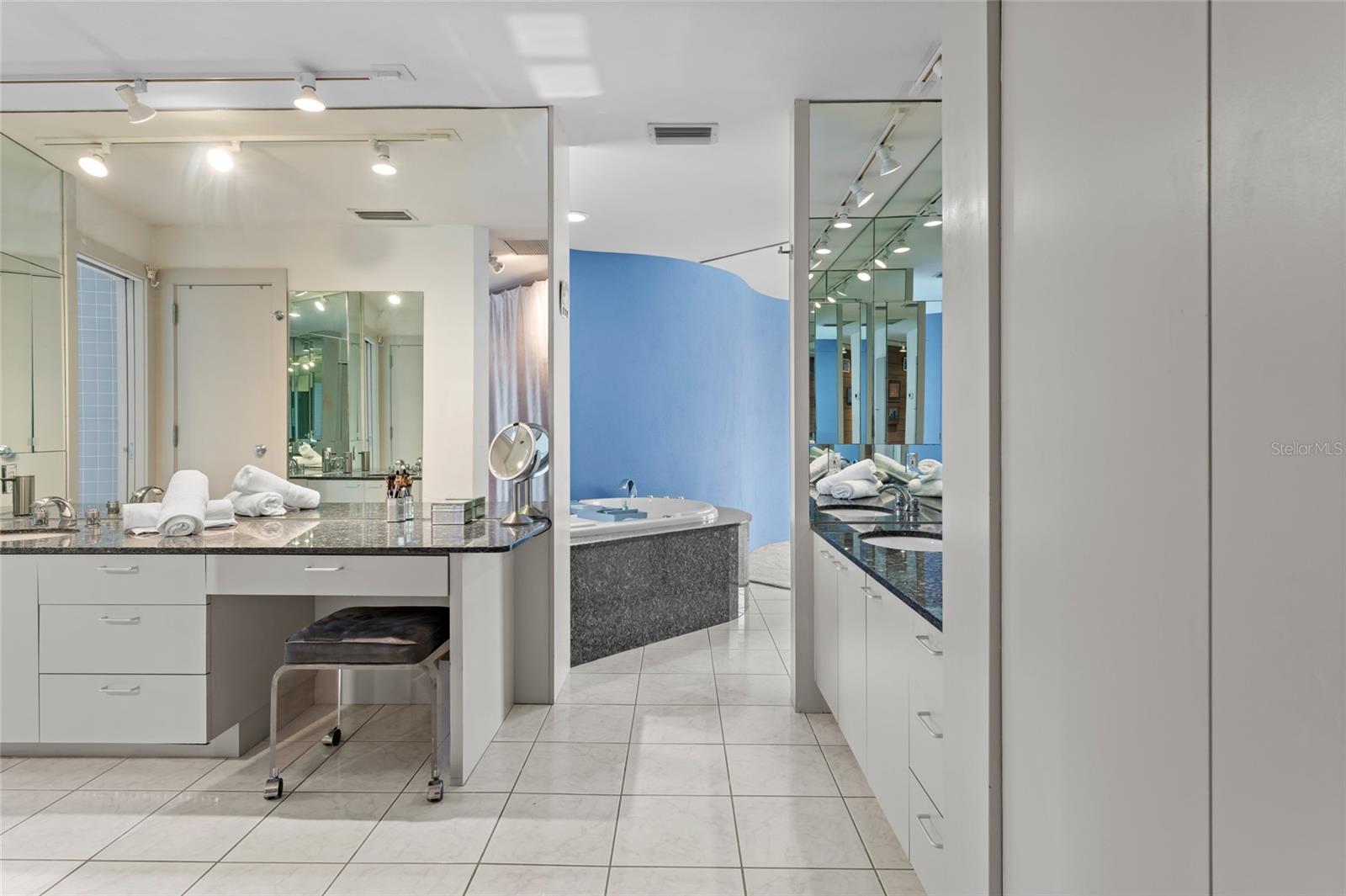 TB8422194 Property Photo