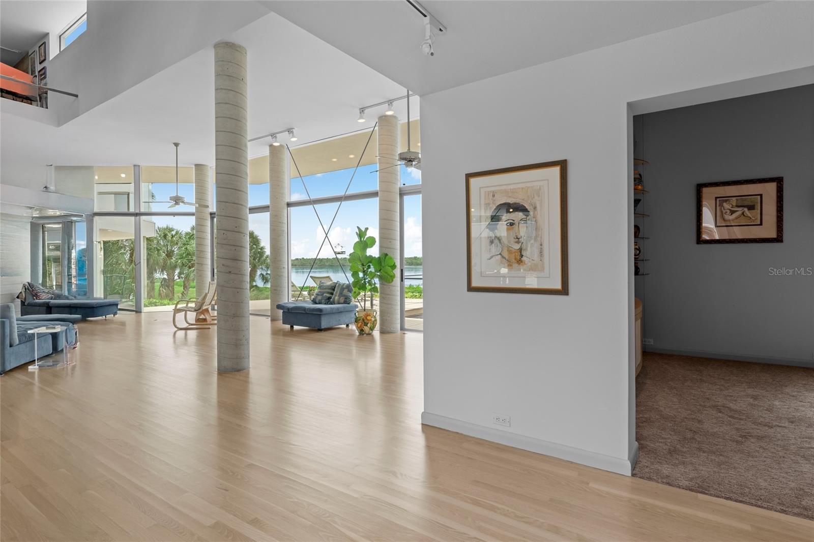 TB8422194 Property Photo