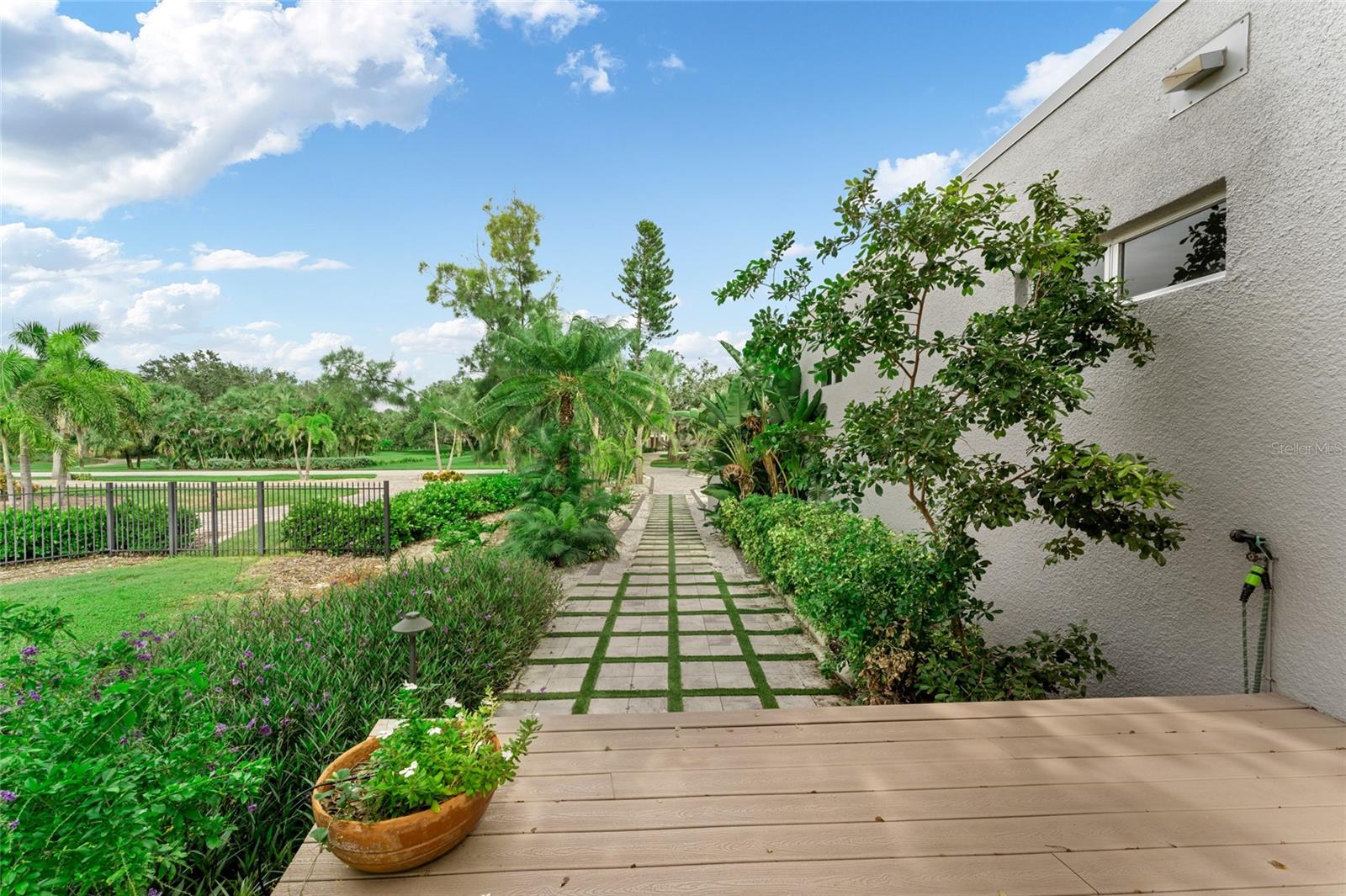 TB8422194 Property Photo