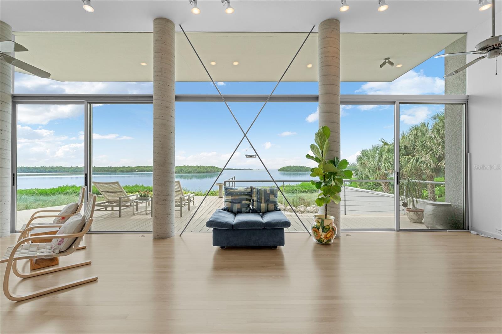 TB8422194 Property Photo