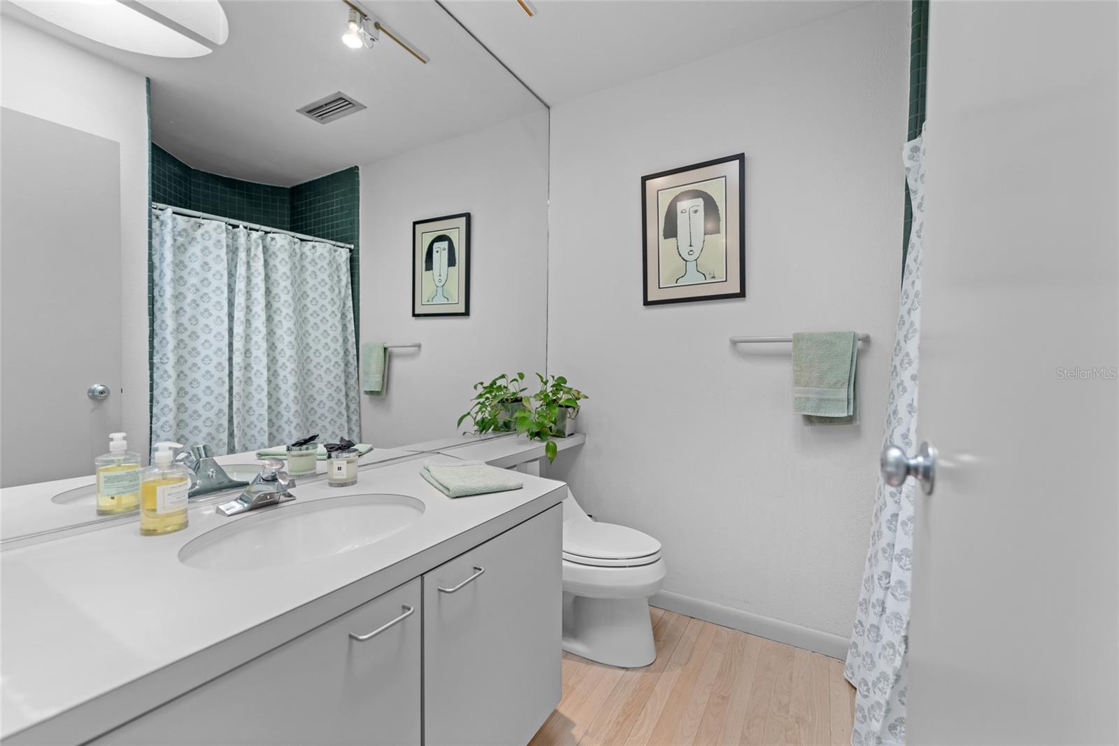 TB8422194 Property Photo