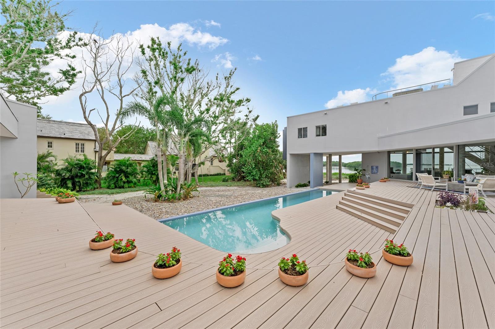 TB8422194 Property Photo