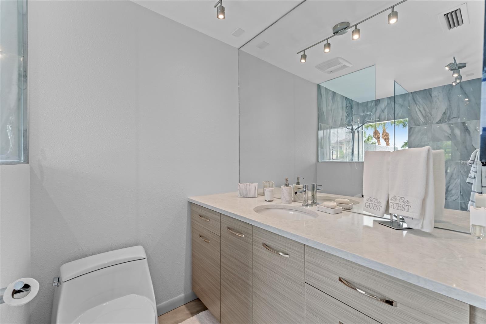 TB8422194 Property Photo