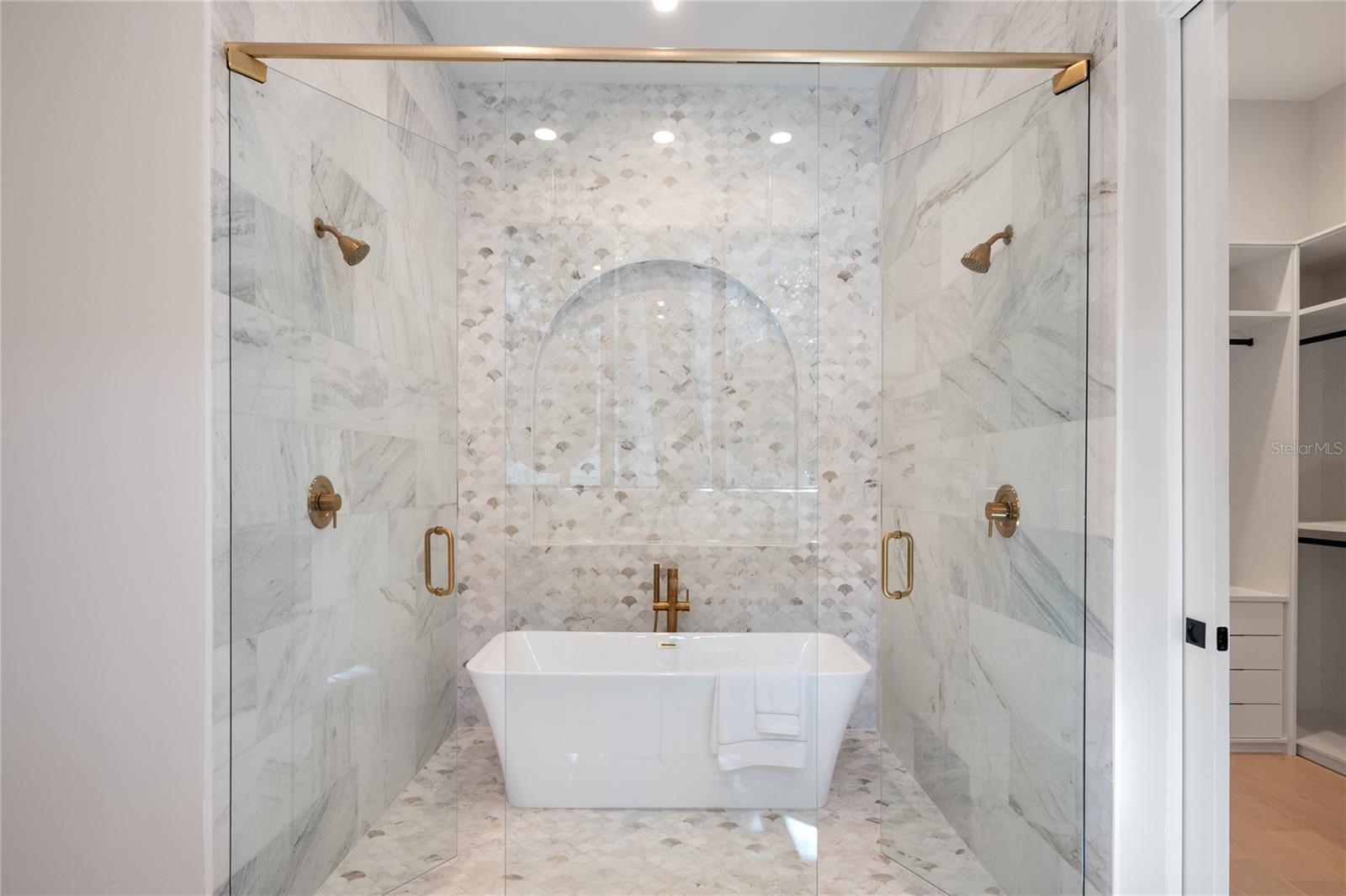 O6339739 Property Photo