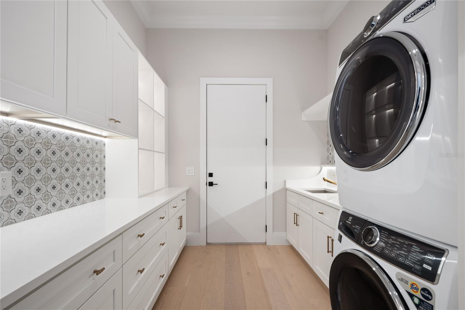 O6339739 Property Photo