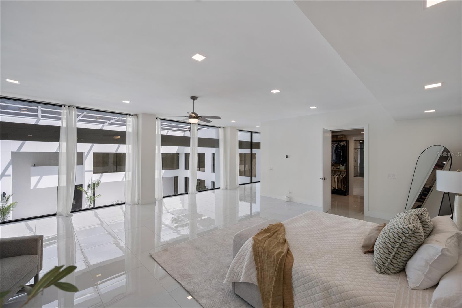 O6339805 Property Photo