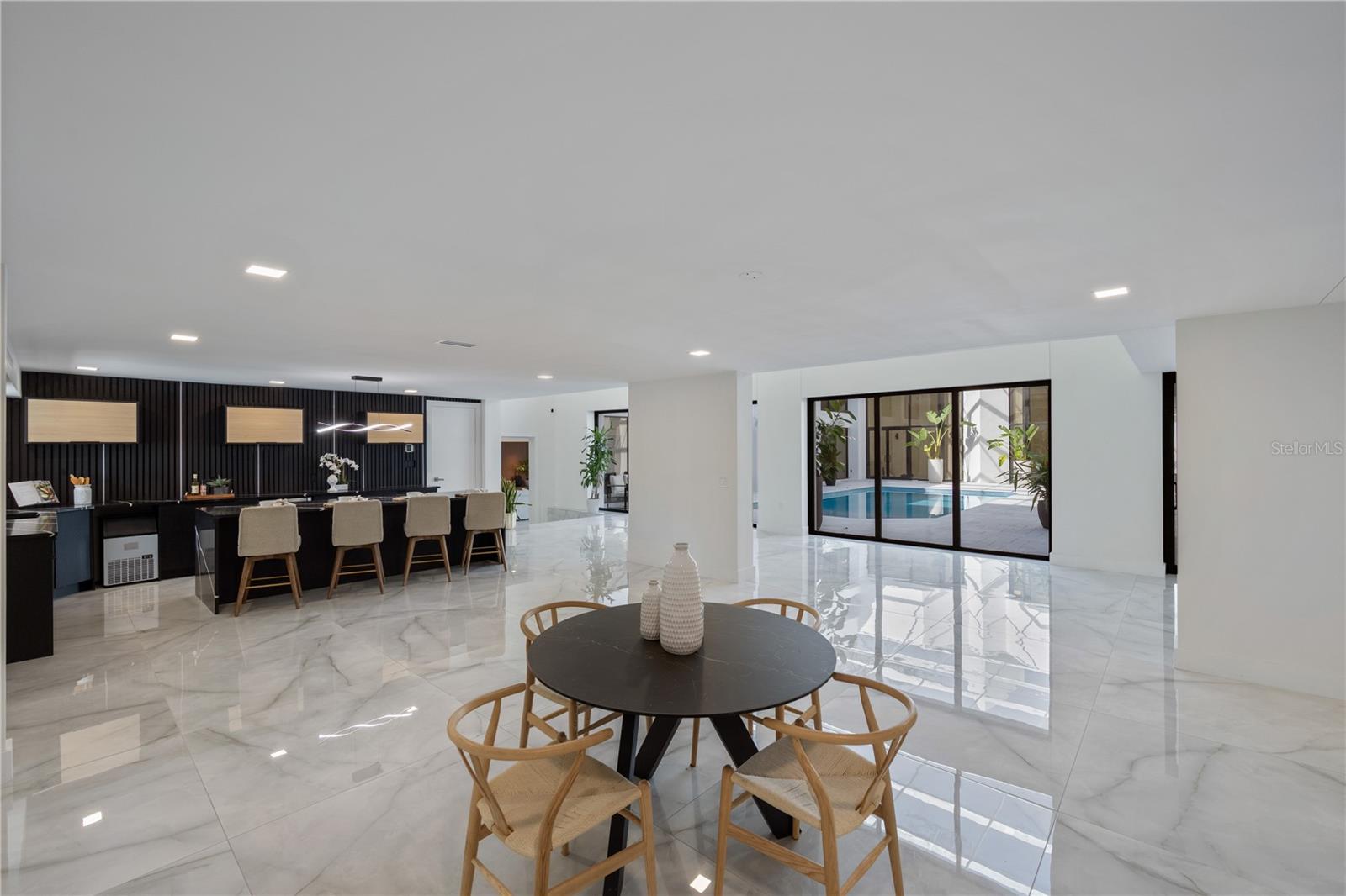 O6339805 Property Photo