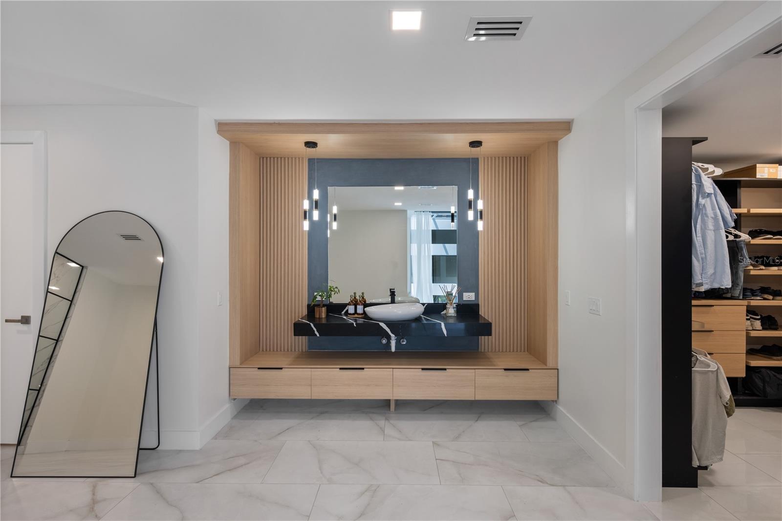 O6339805 Property Photo