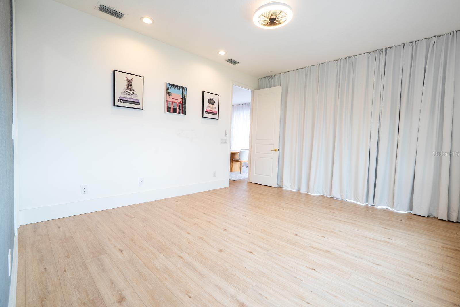 O6339815 Property Photo