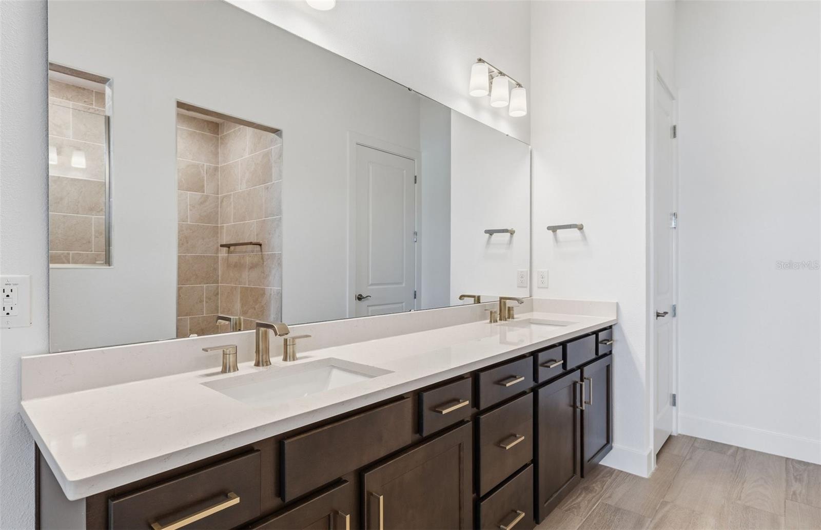 Owner's Bath w/Dual Sinks