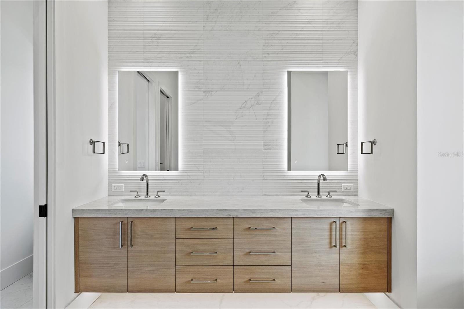 A4663499 Property Photo