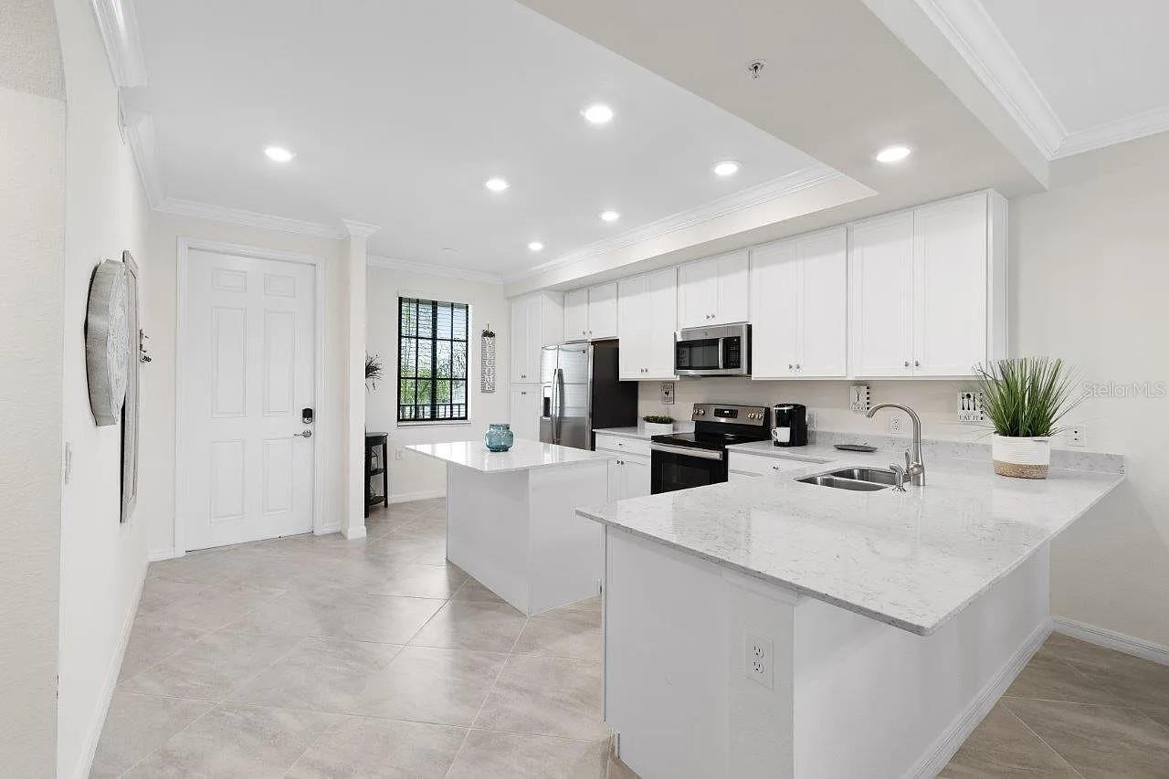 17724 GAWTHROP DR #204, BRADENTON, FL, 34211