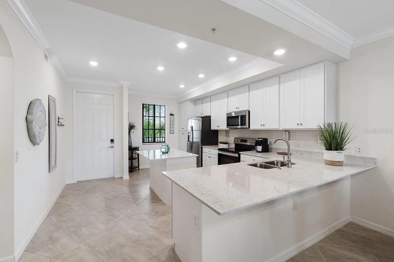 17724 GAWTHROP DR #204, BRADENTON, FL, 34211