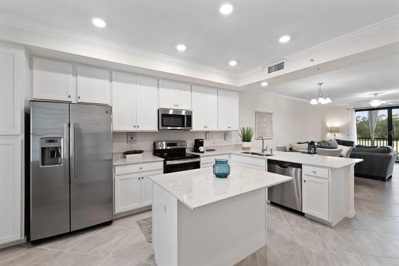 17724 GAWTHROP DR #204, BRADENTON, FL, 34211