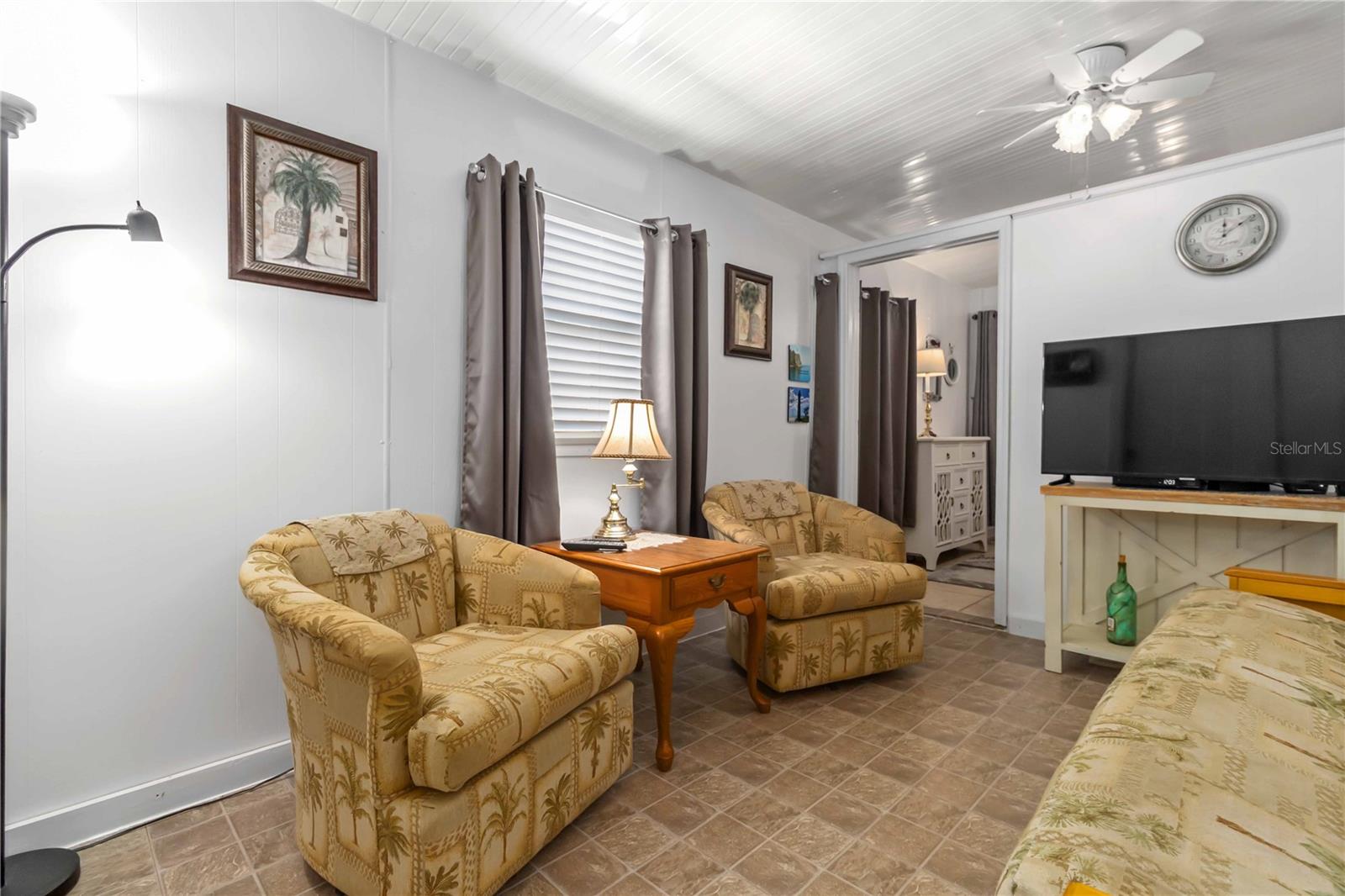 TB8422386 Property Photo