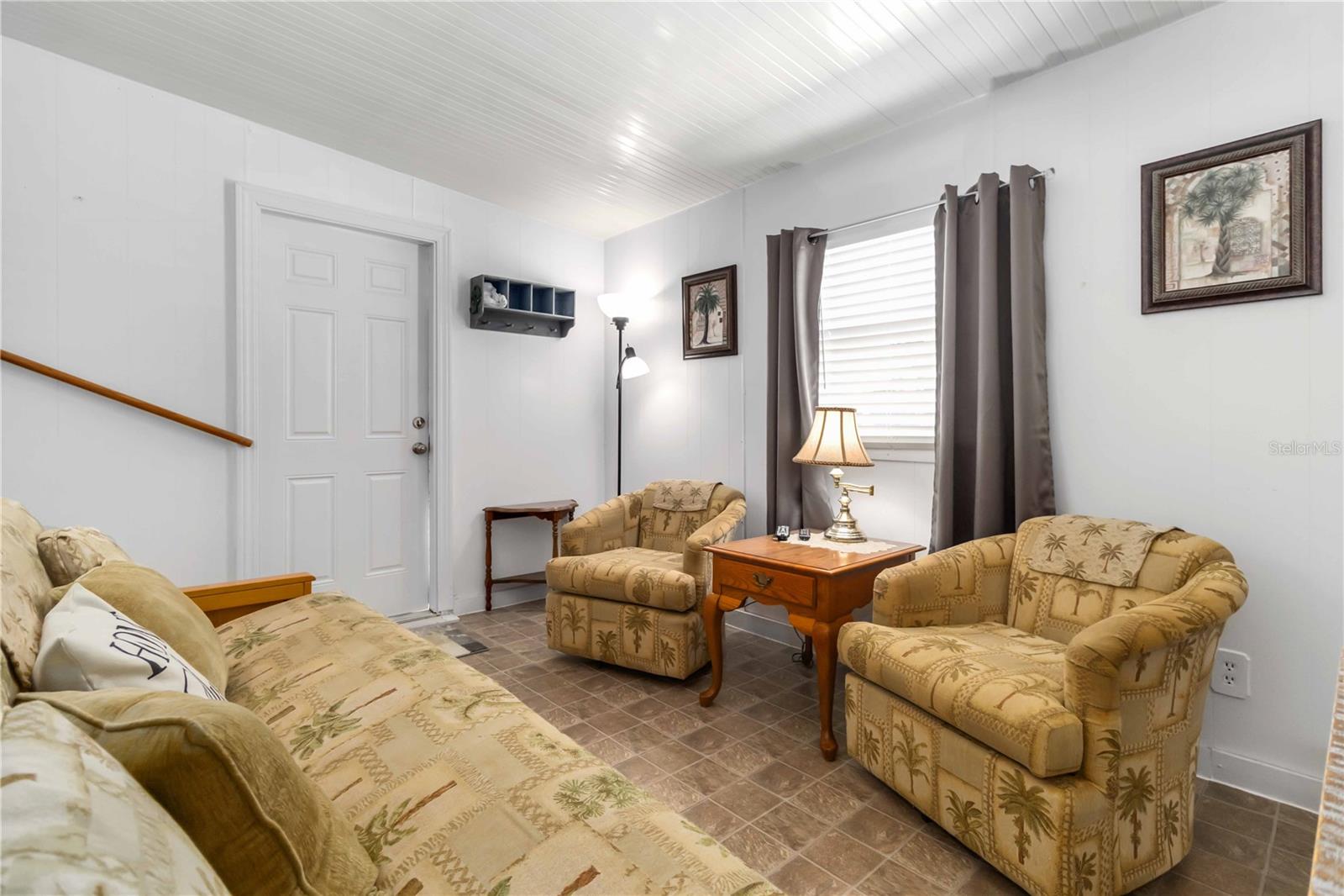 TB8422386 Property Photo