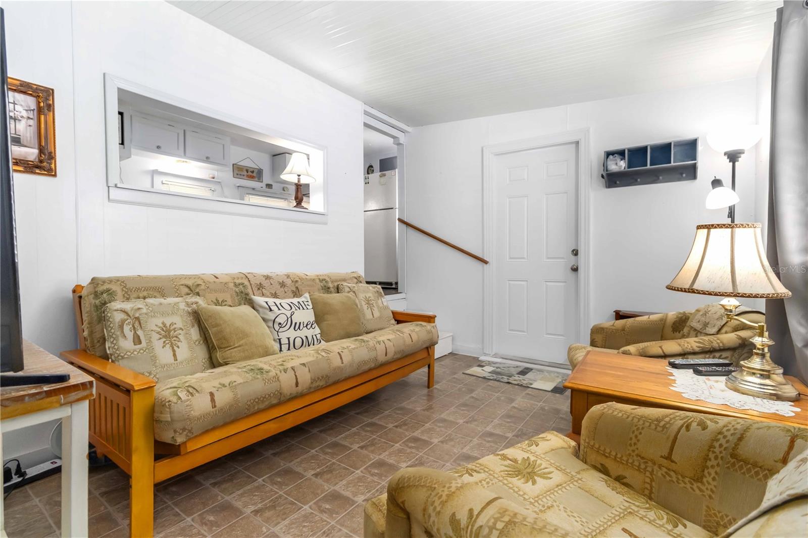 TB8422386 Property Photo