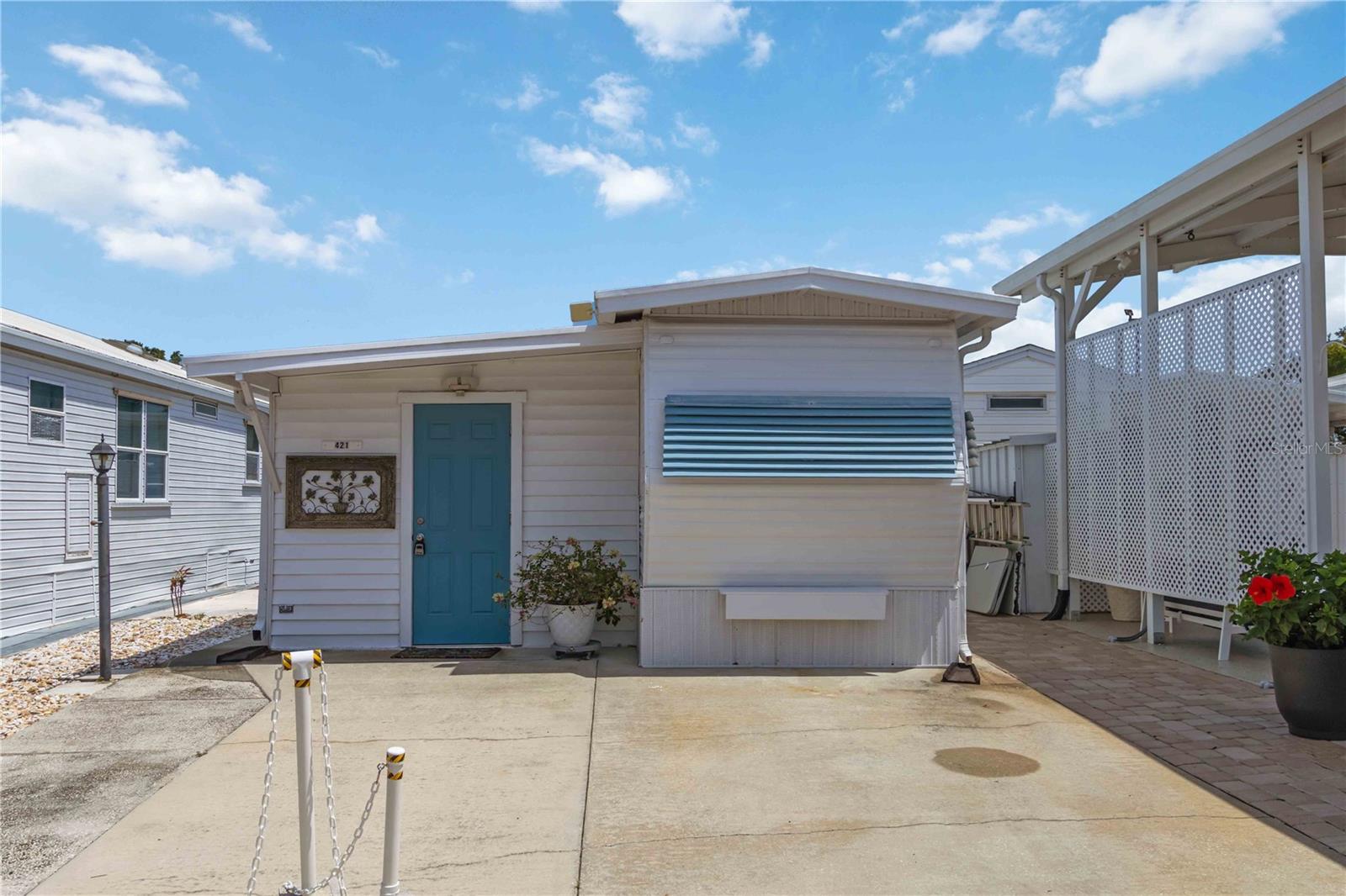 TB8422386 Property Photo