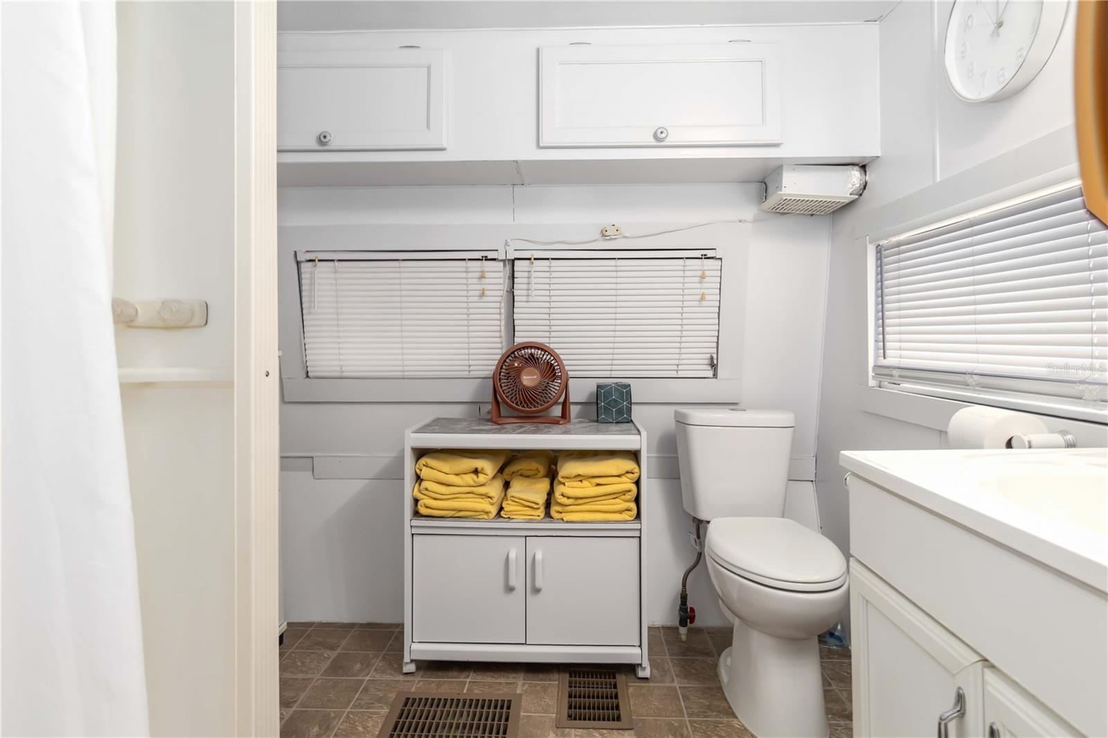 TB8422386 Property Photo