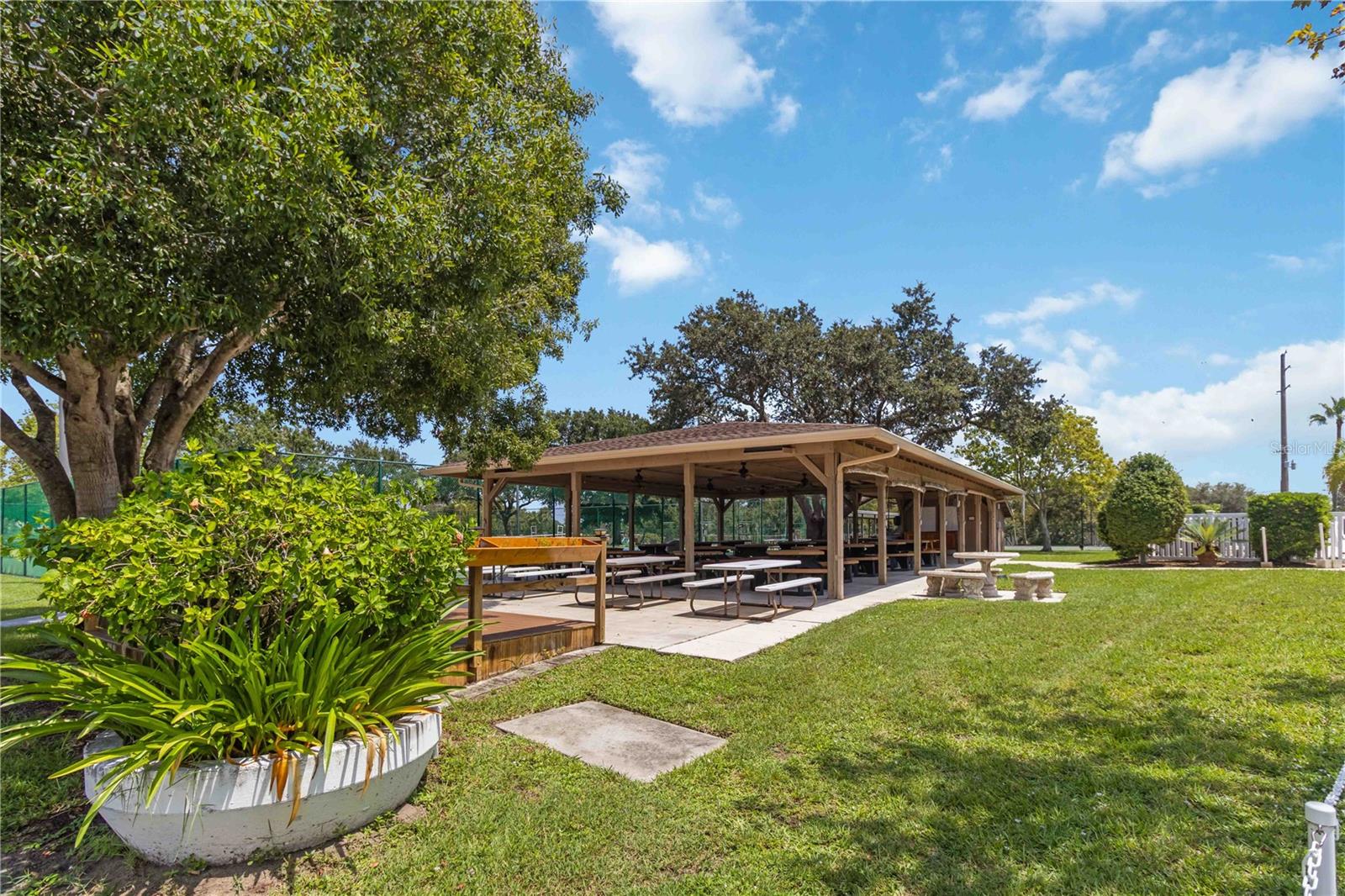 TB8422386 Property Photo