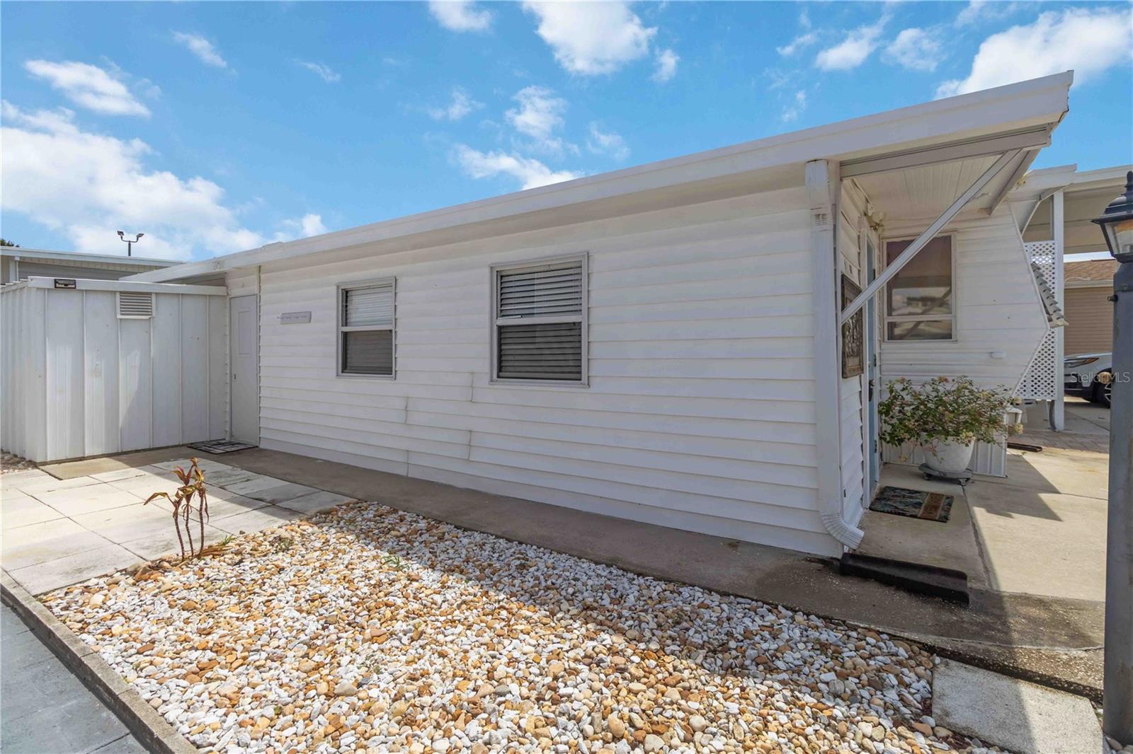 TB8422386 Property Photo