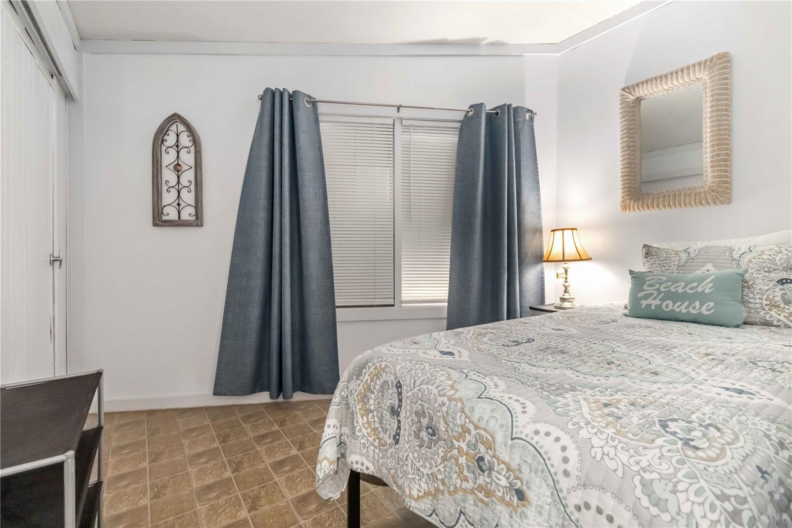 TB8422386 Property Photo