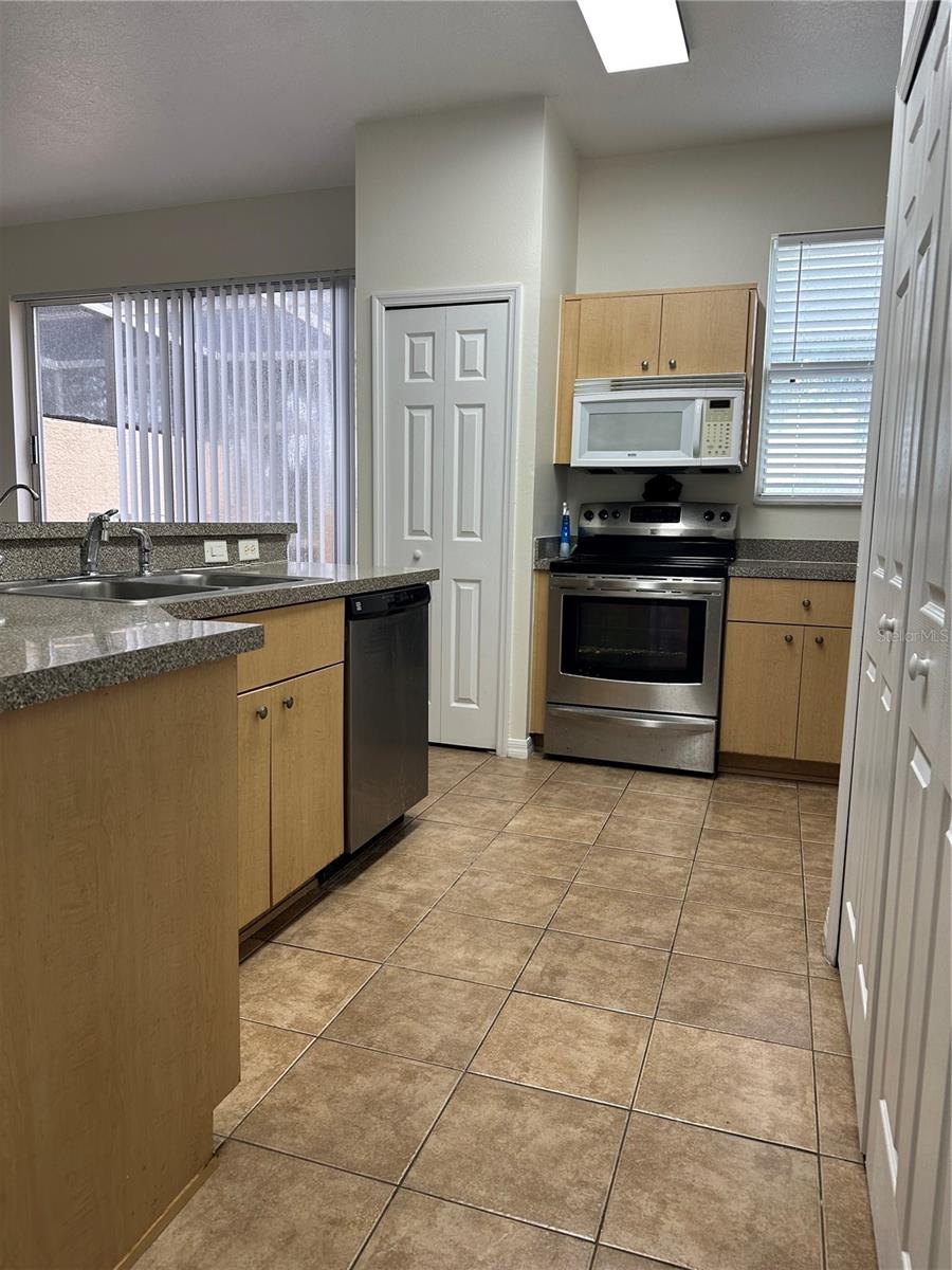 1230 S BEACH CIR, KISSIMMEE, FL, 34746