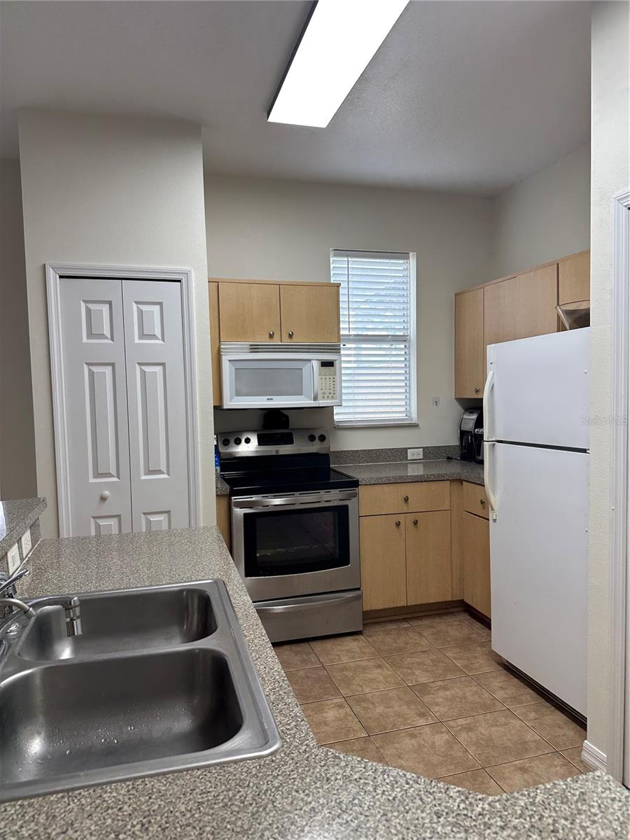 1230 S BEACH CIR, KISSIMMEE, FL, 34746