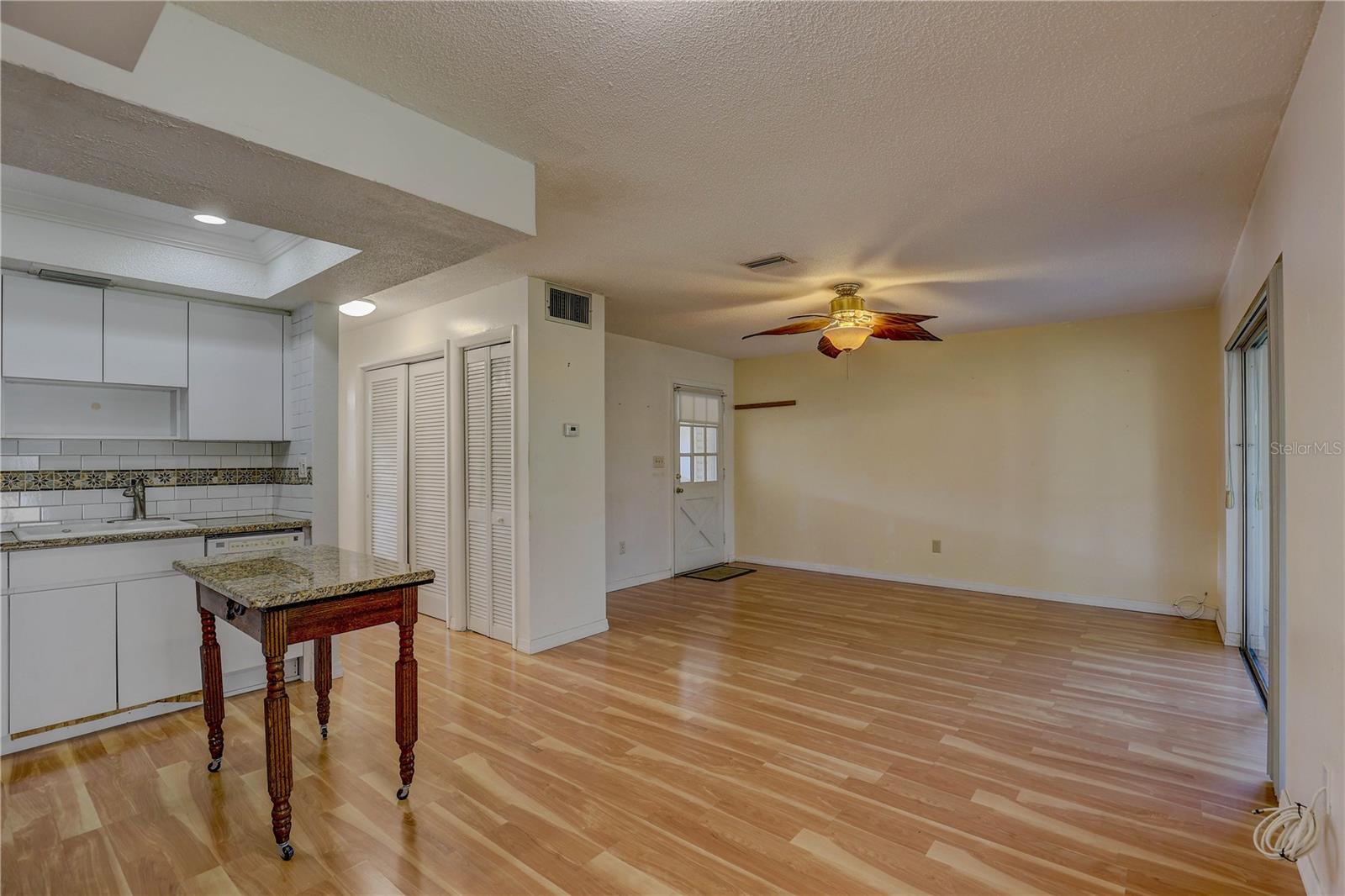 TB8422410 Property Photo