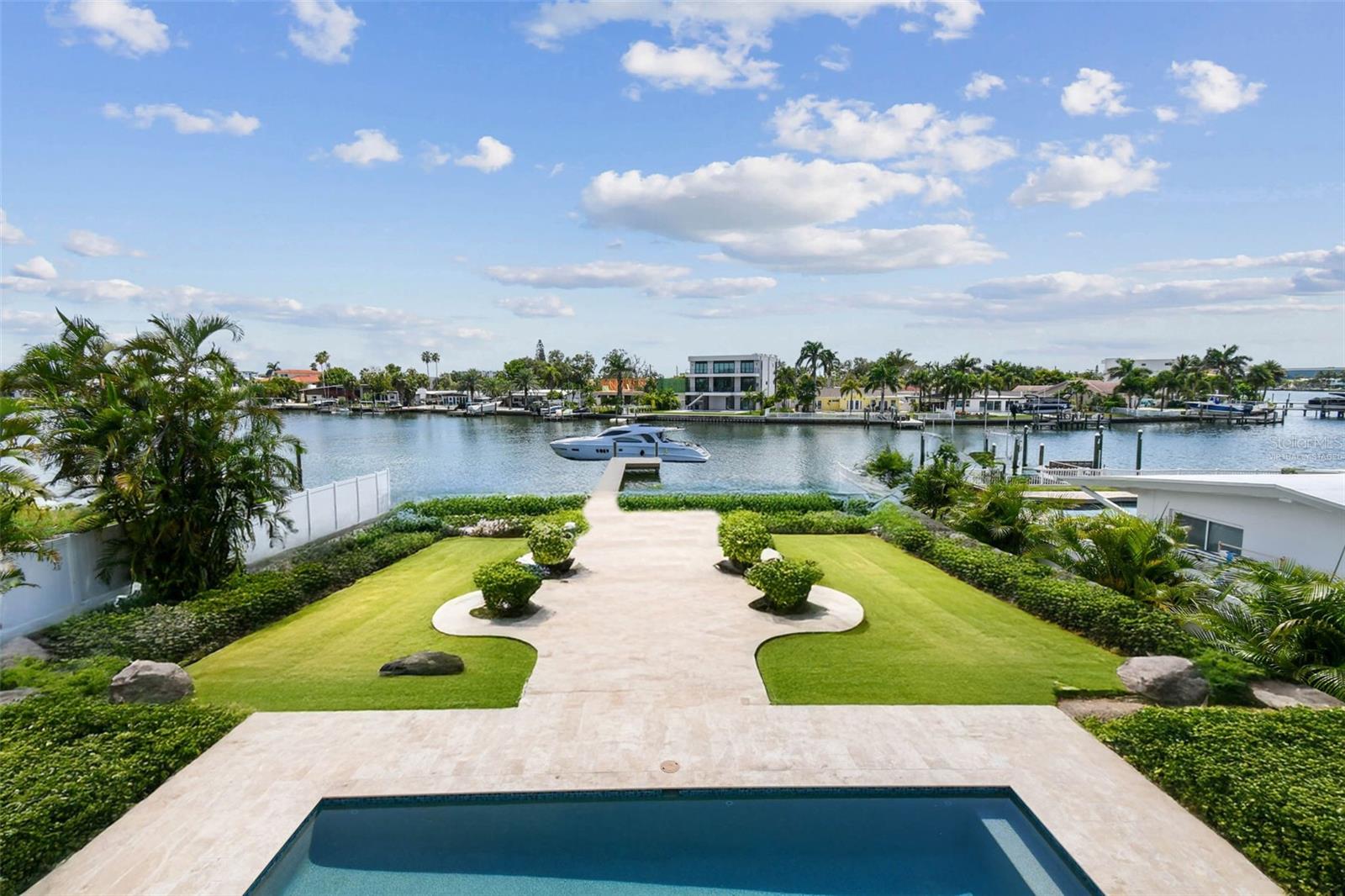 TB8422429 Property Photo