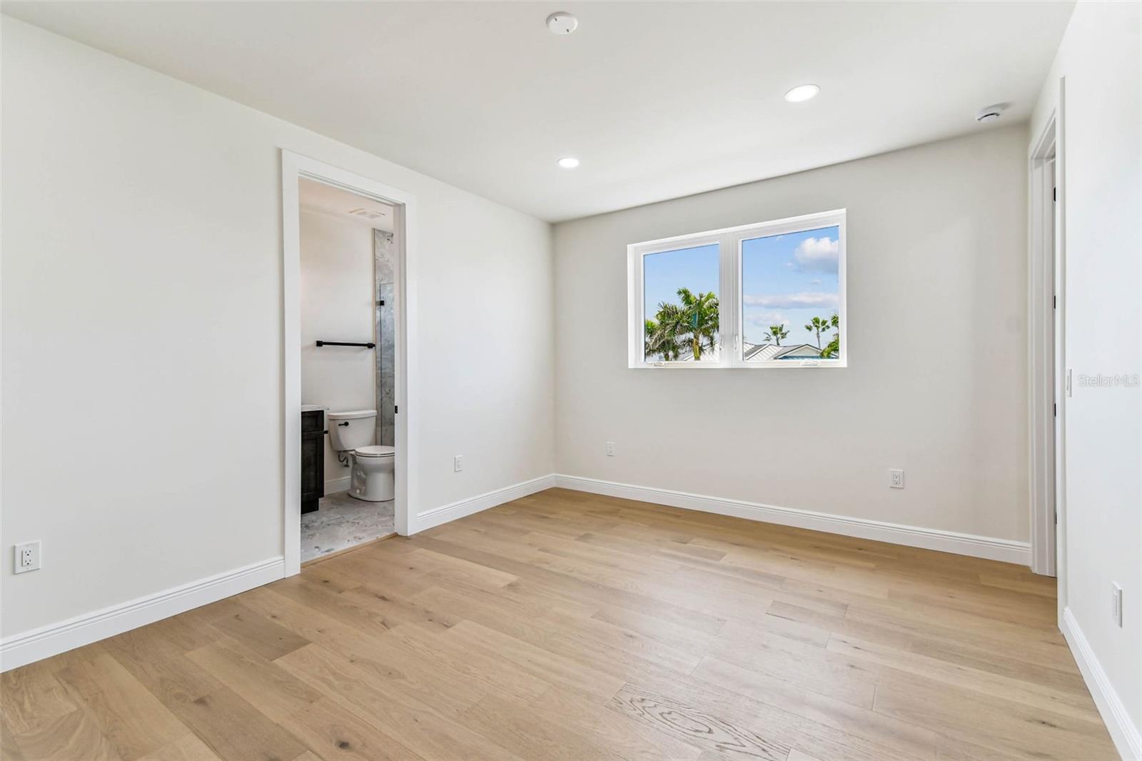 TB8422429 Property Photo