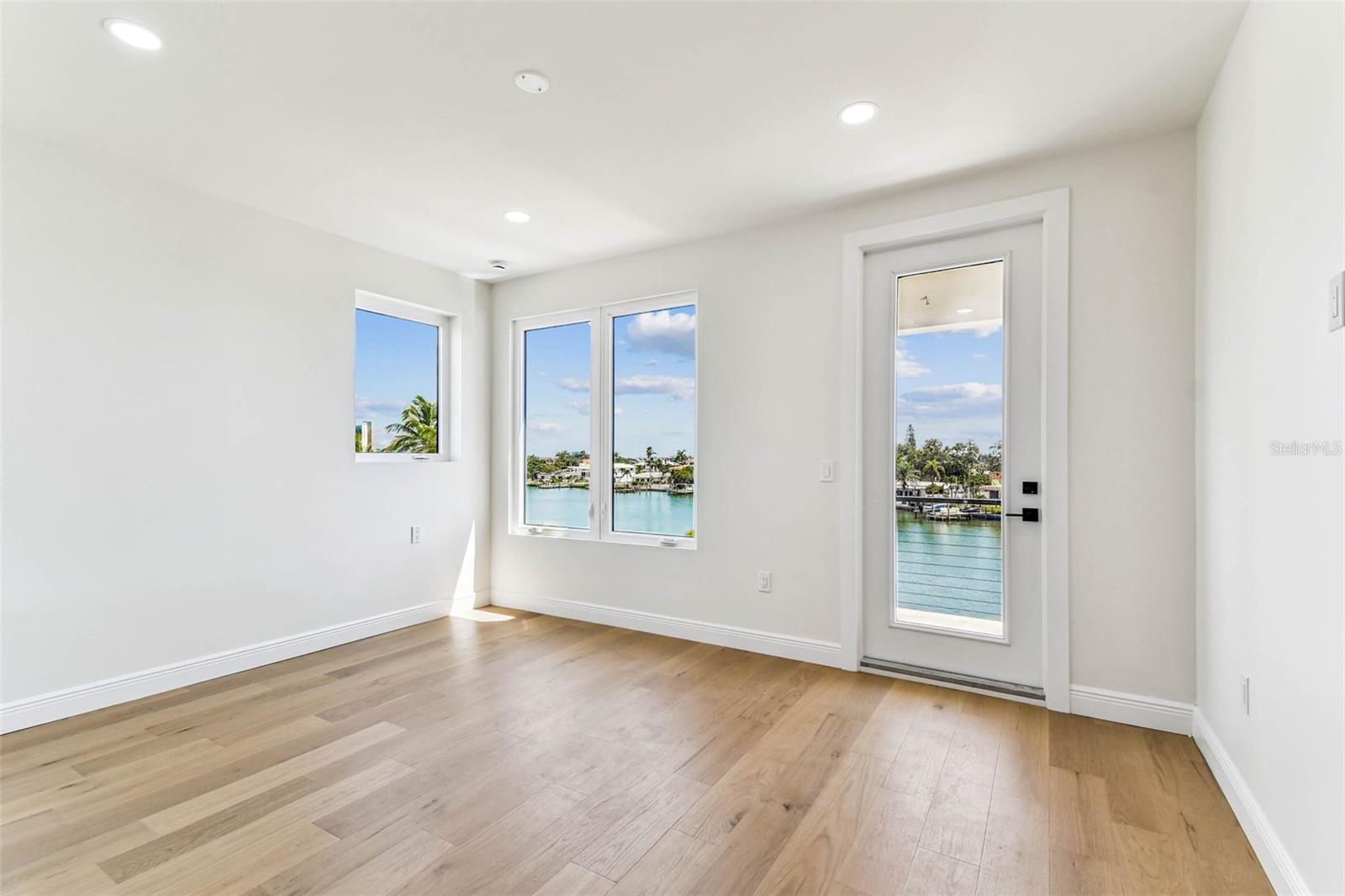 TB8422429 Property Photo