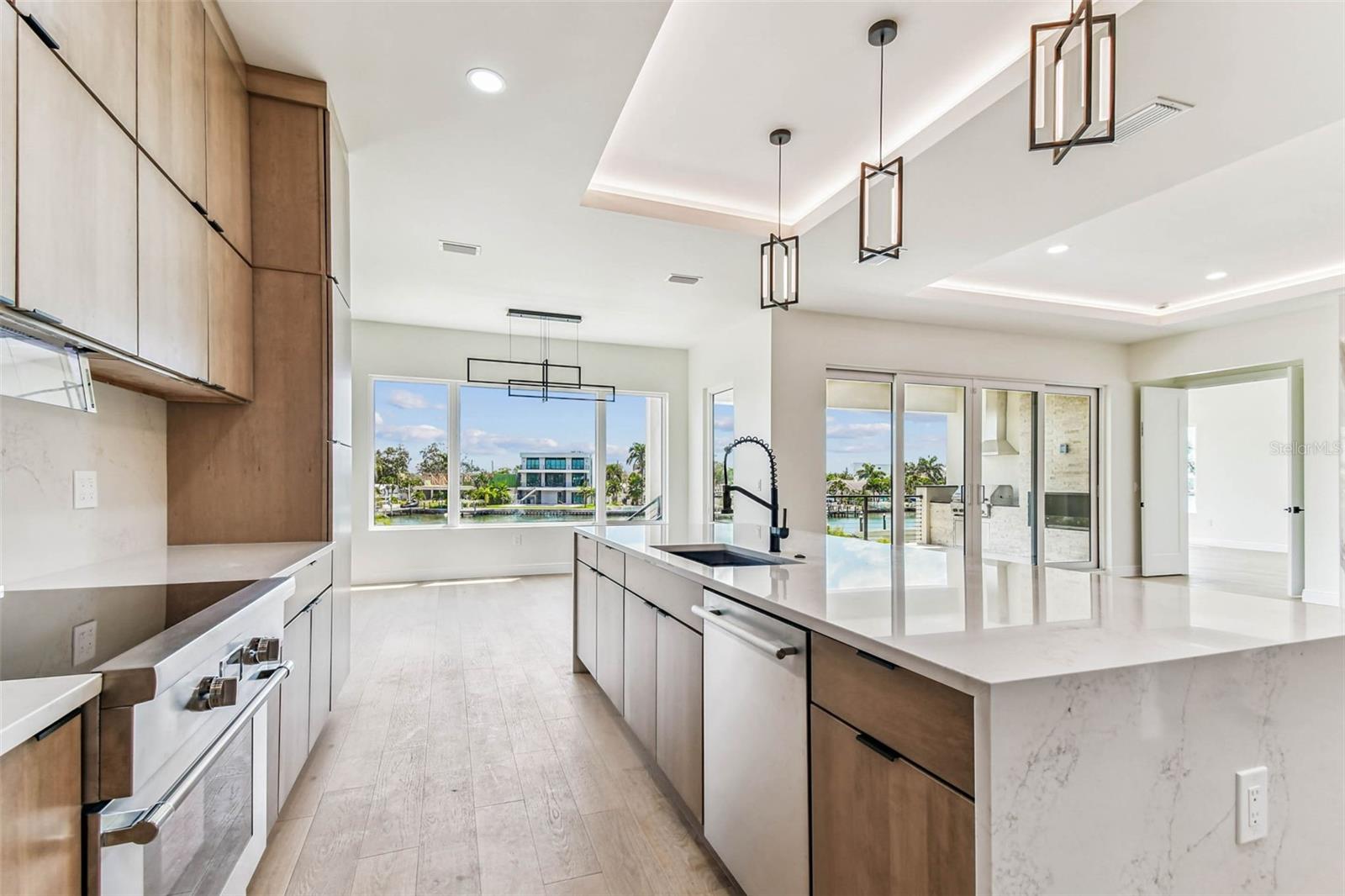 TB8422429 Property Photo