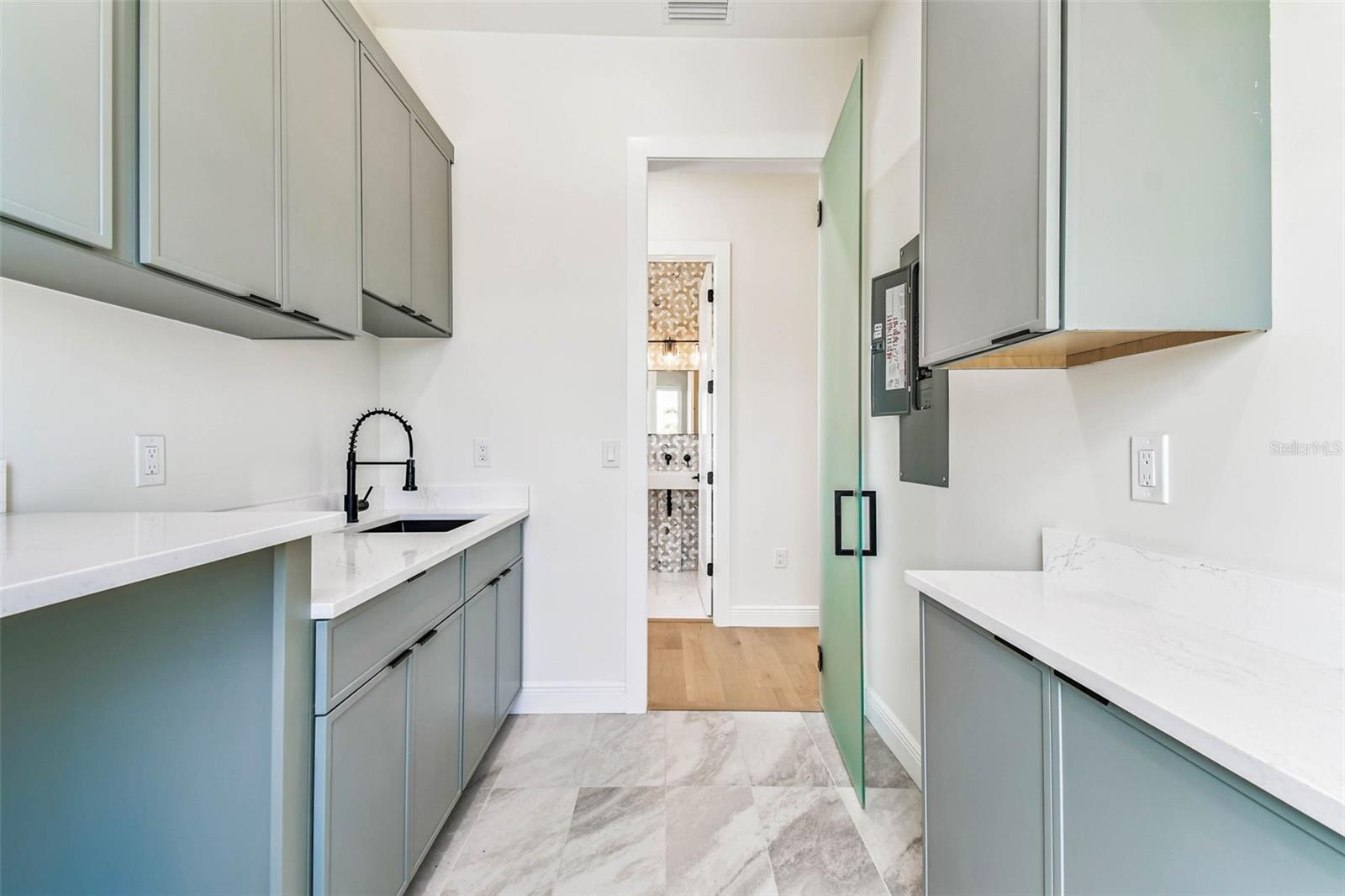 TB8422429 Property Photo