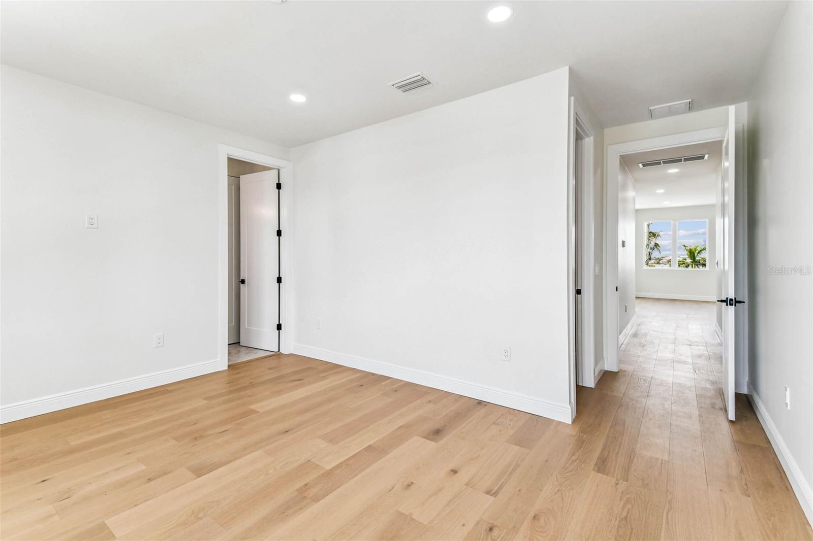 TB8422429 Property Photo