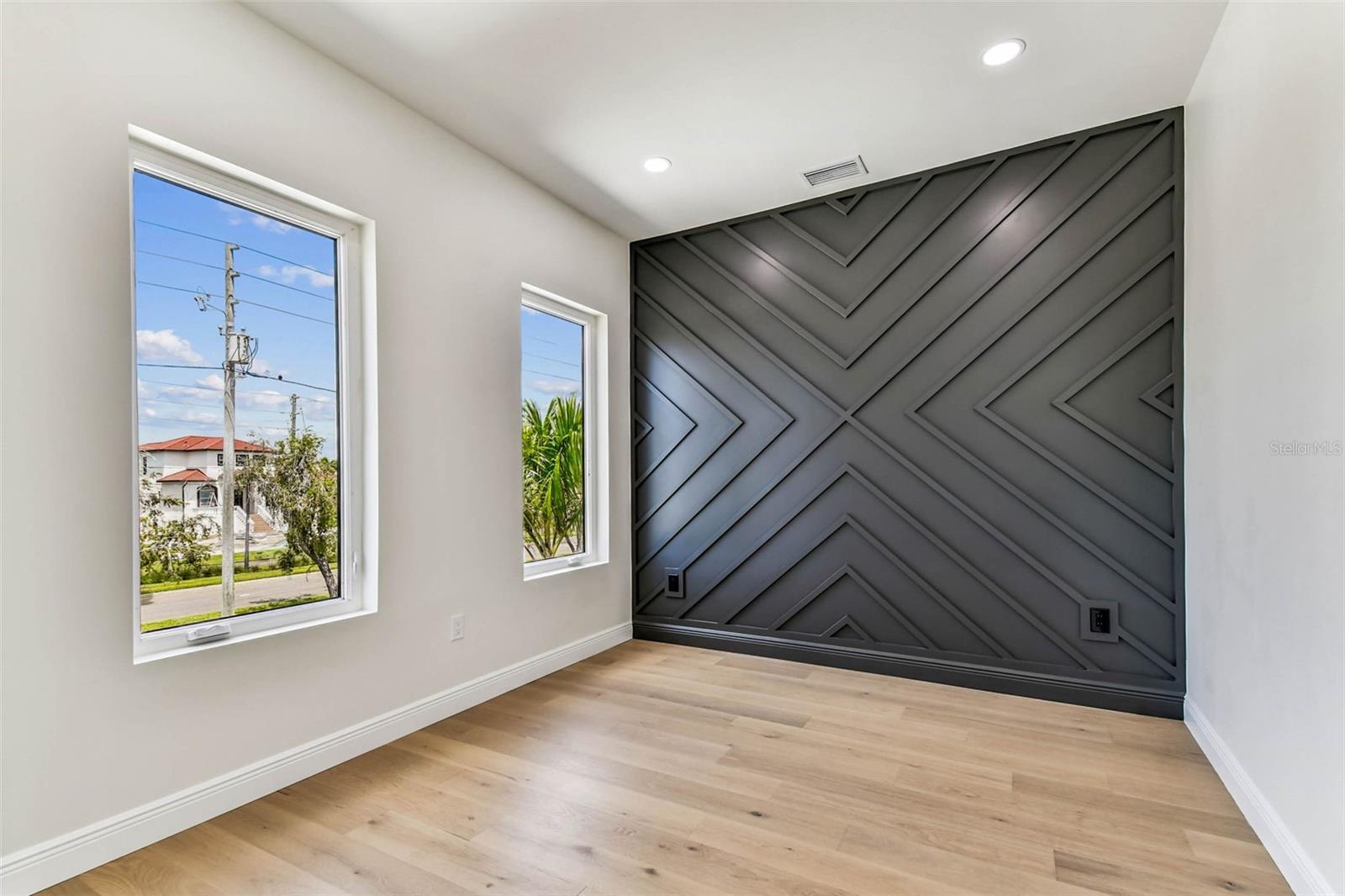 TB8422429 Property Photo