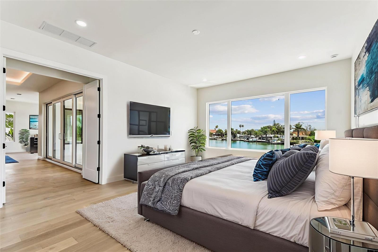 TB8422429 Property Photo