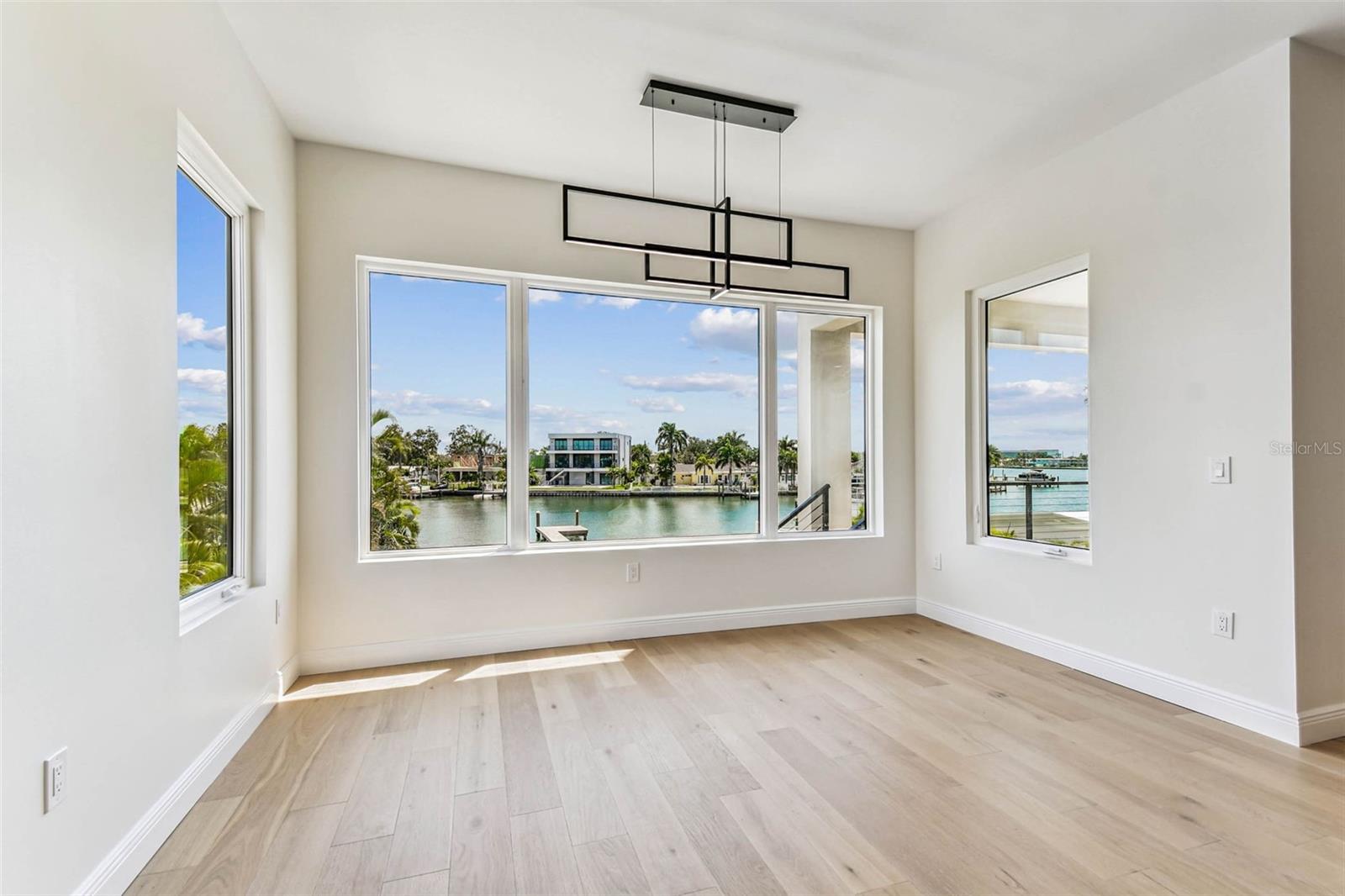 TB8422429 Property Photo