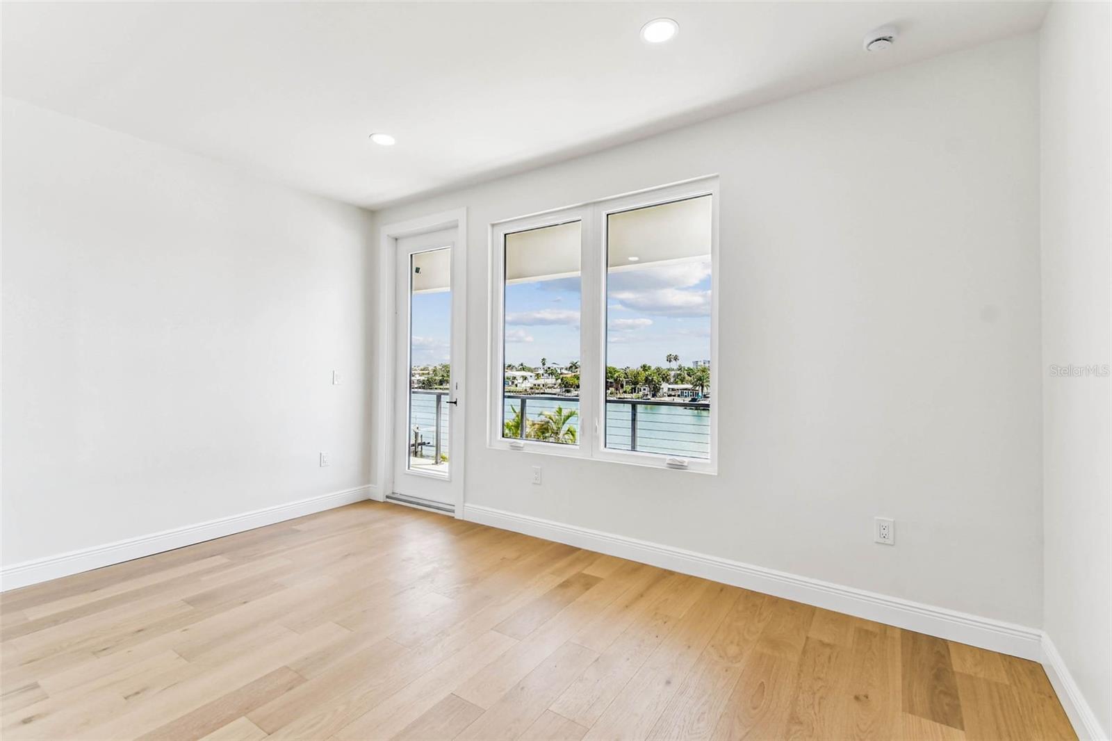 TB8422429 Property Photo